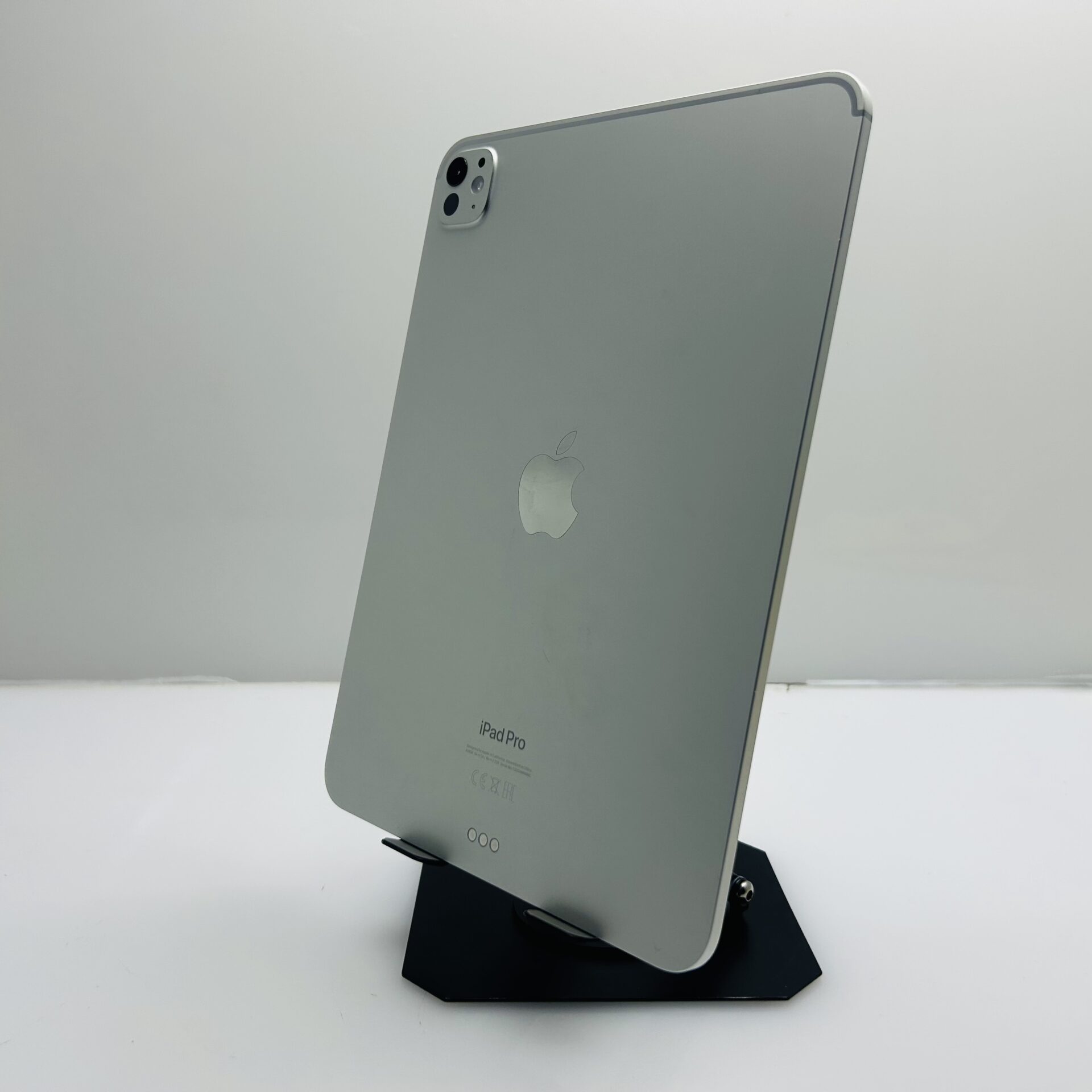 Apple iPad Pro 11″ M4 256GB (WiFi Only) Silver – (Grade B) - Image 5