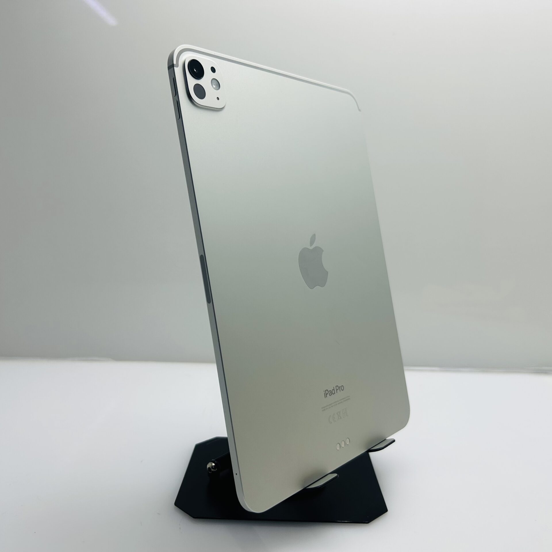 Apple iPad Pro 11″ M4 256GB (WiFi Only) Silver – (Grade B) - Image 7