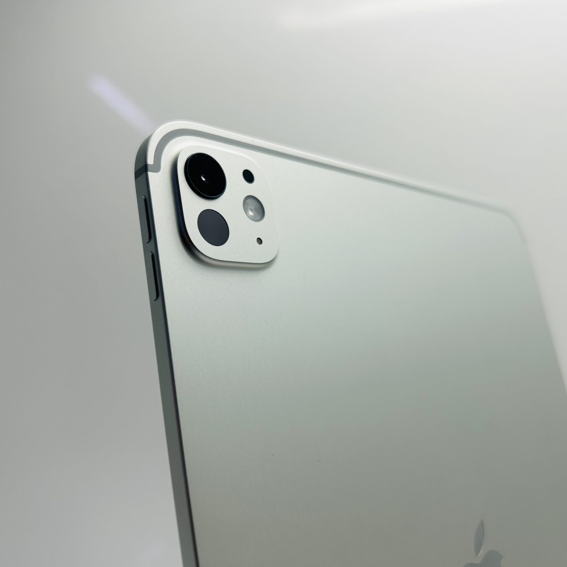 Apple iPad Pro 11″ M4 256GB (WiFi Only) Silver – (Grade B) - Image 9