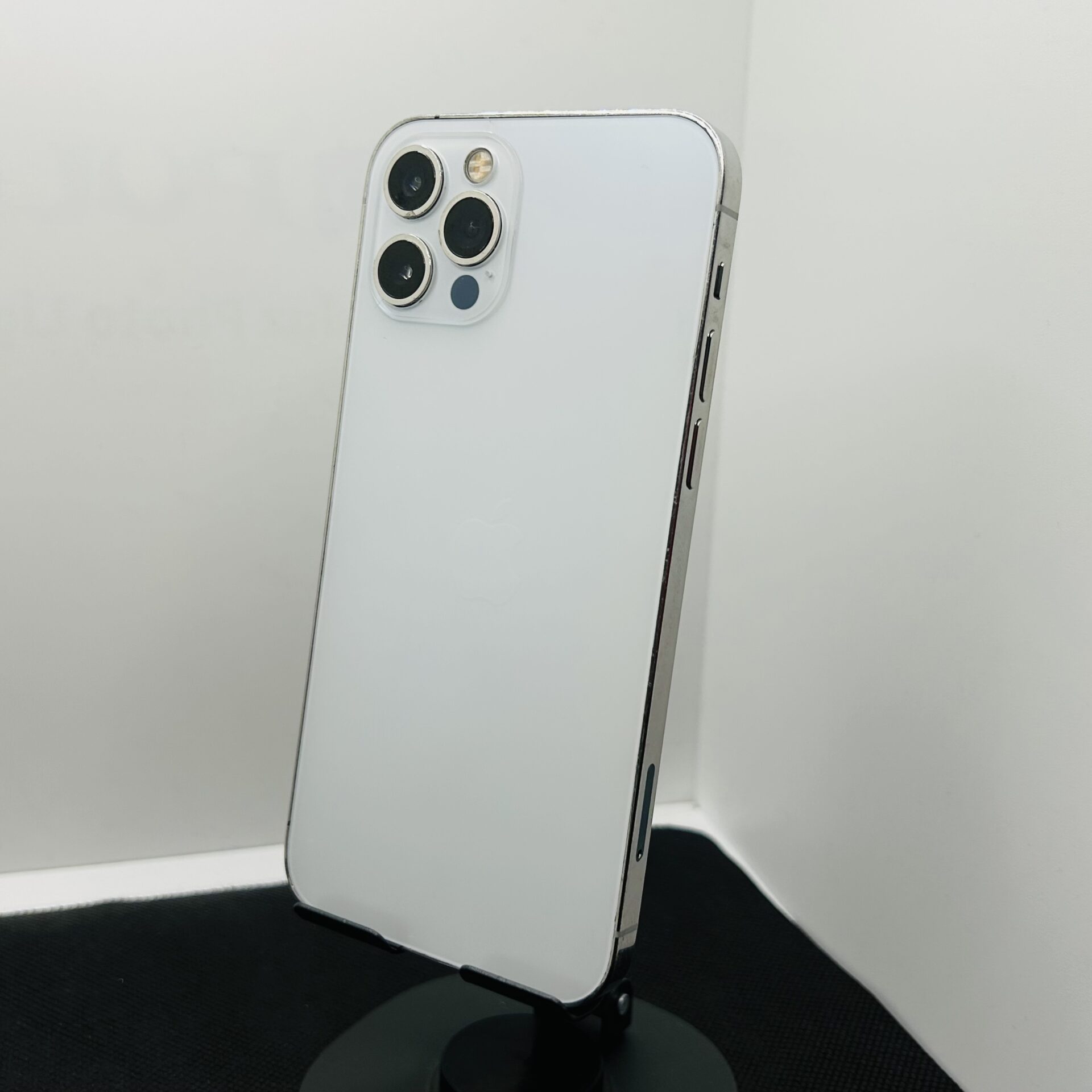 Apple iPhone 12 Pro 512GB Silver - (Grade B) - Image 10