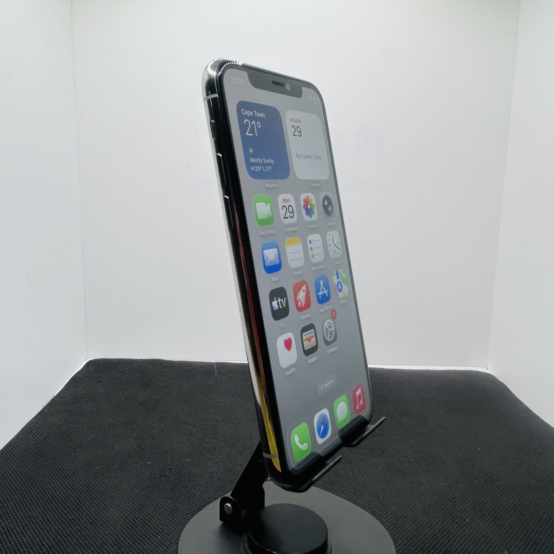 Apple iPhone 11 Pro 256GB Silver - (Grade B) - Image 2