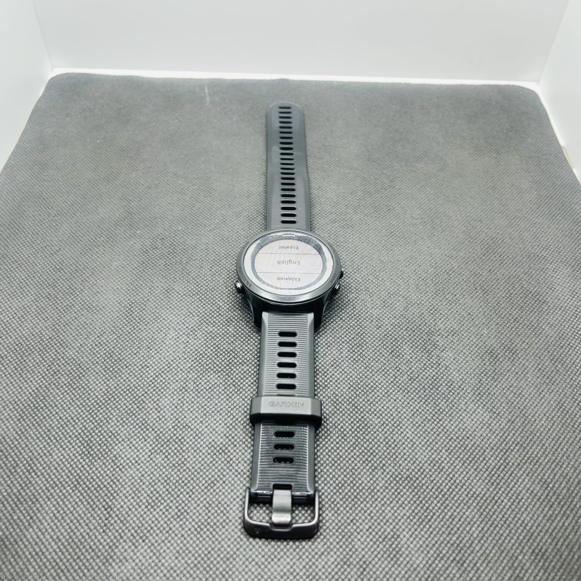 Garmin Forerunner 945 Black (Grade B) - Screen Damage - Image 3