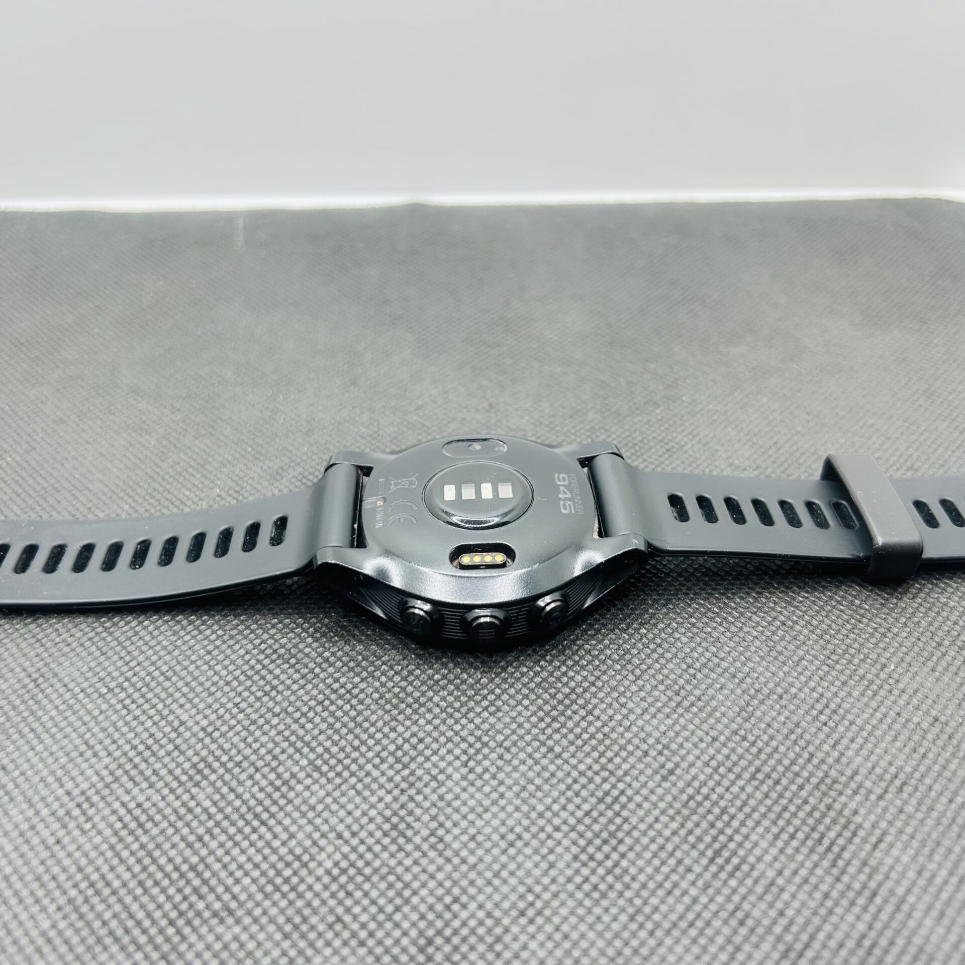 Garmin Forerunner 945 Black (Grade B) - Screen Damage - Image 6