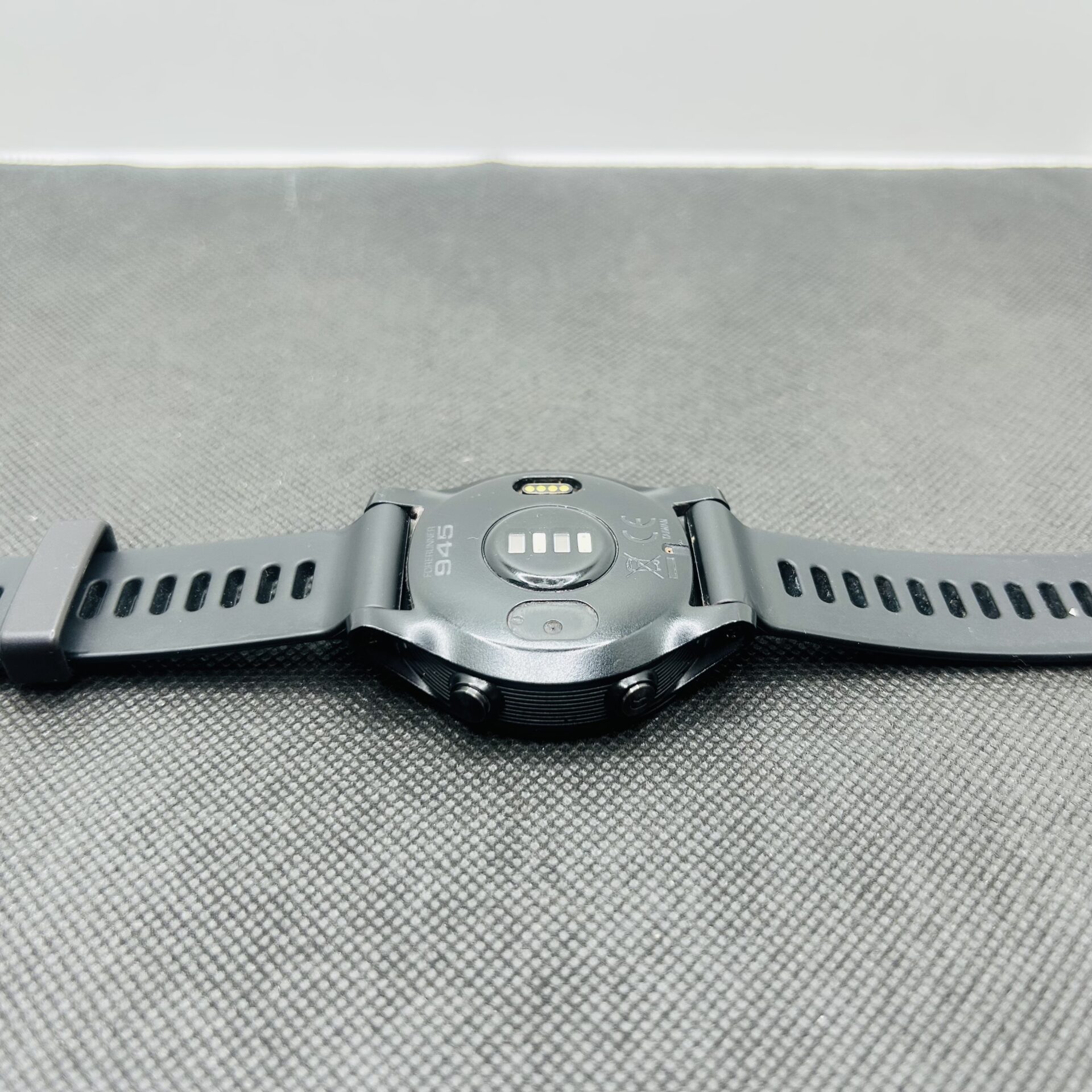 Garmin Forerunner 945 Black (Grade B) - Screen Damage - Image 7