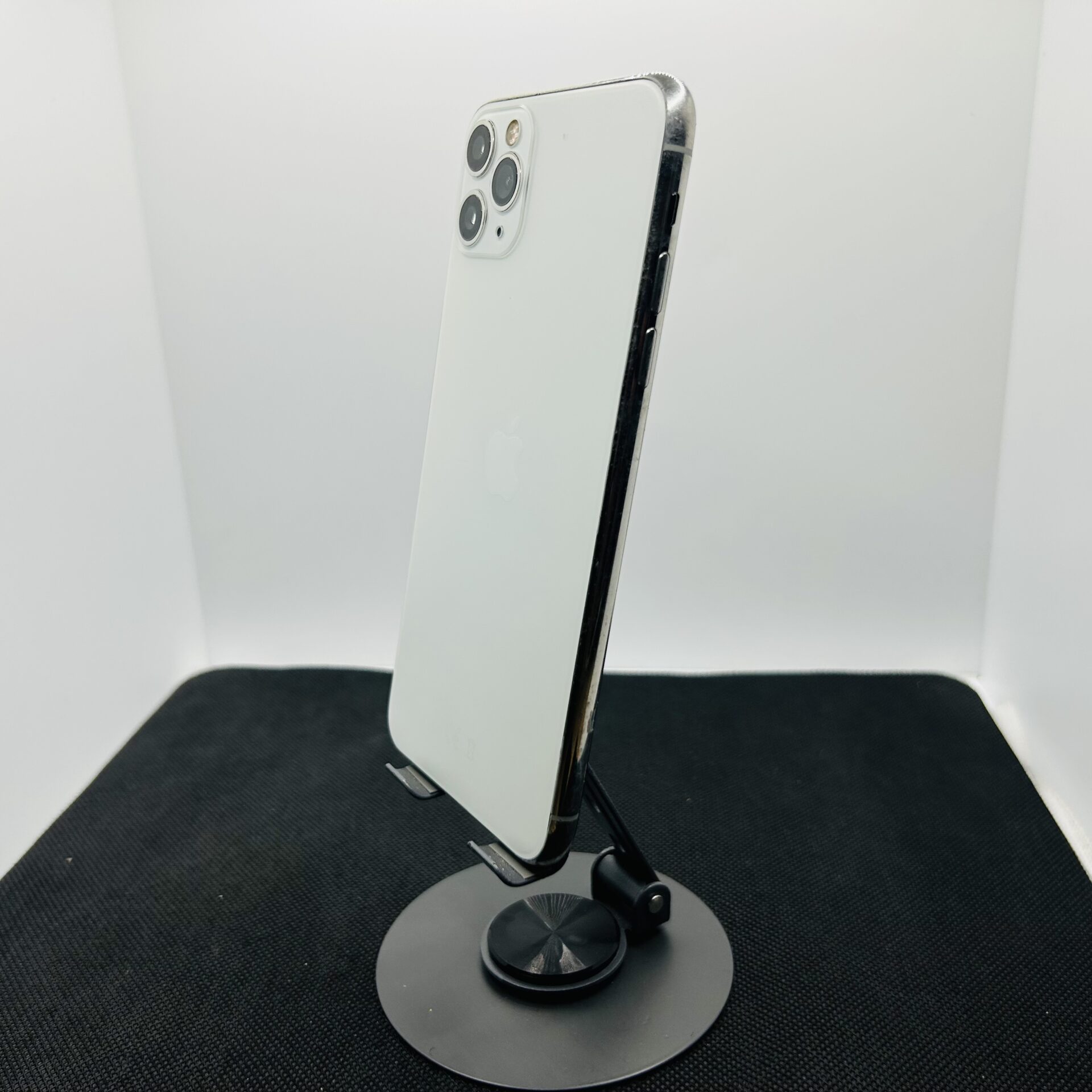 Apple iPhone 11 Pro Max 512GB Silver – (Grade B) - Image 5