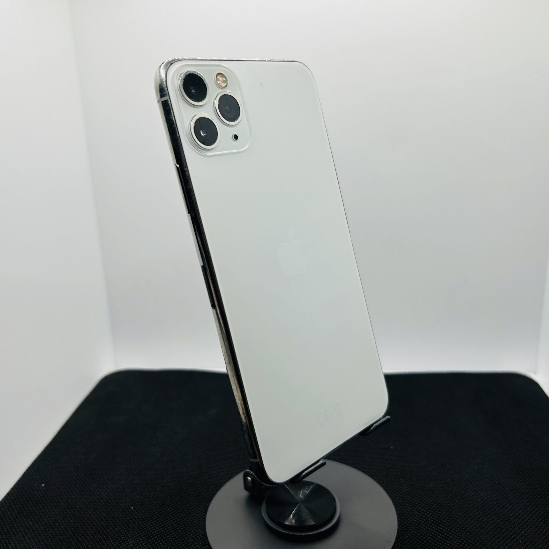 Apple iPhone 11 Pro Max 512GB Silver – (Grade B) - Image 8