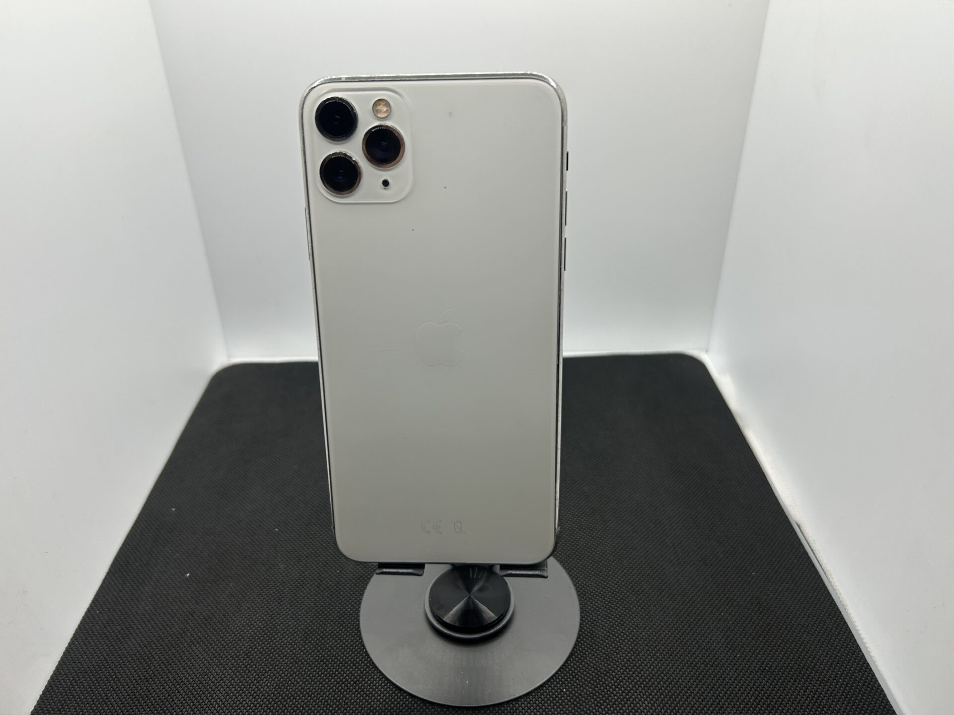 Apple iPhone 11 Pro Max 512GB Silver – (Grade B) - Image 6