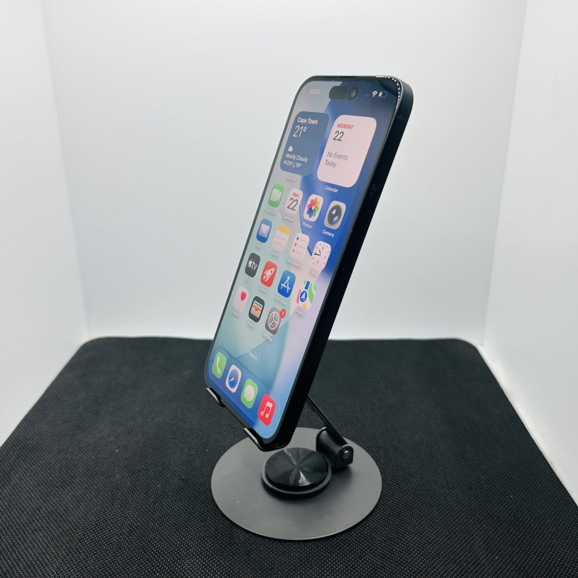 Apple iPhone 15 128GB Black – (Grade B) - Image 4