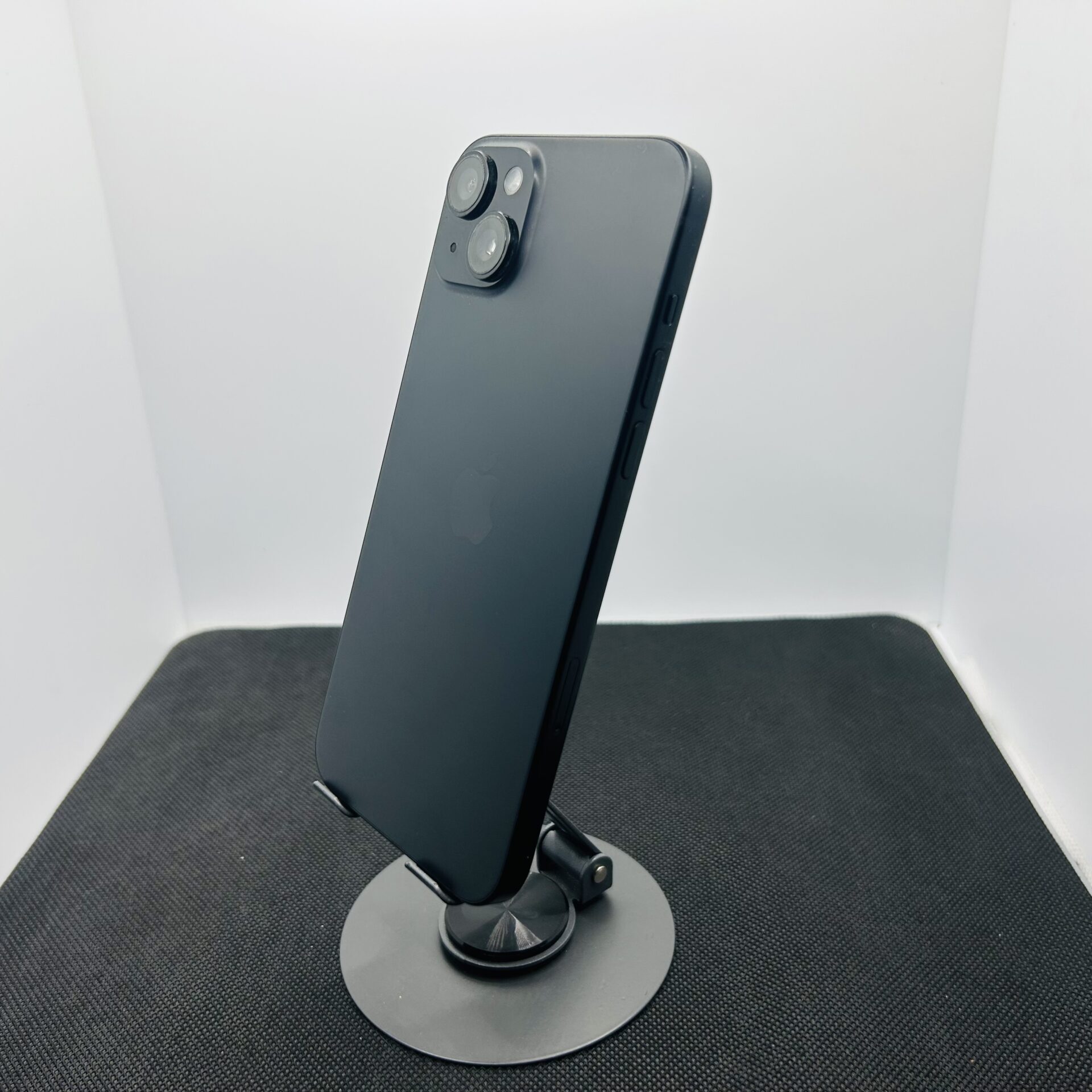 Apple iPhone 15 128GB Black – (Grade B) - Image 5