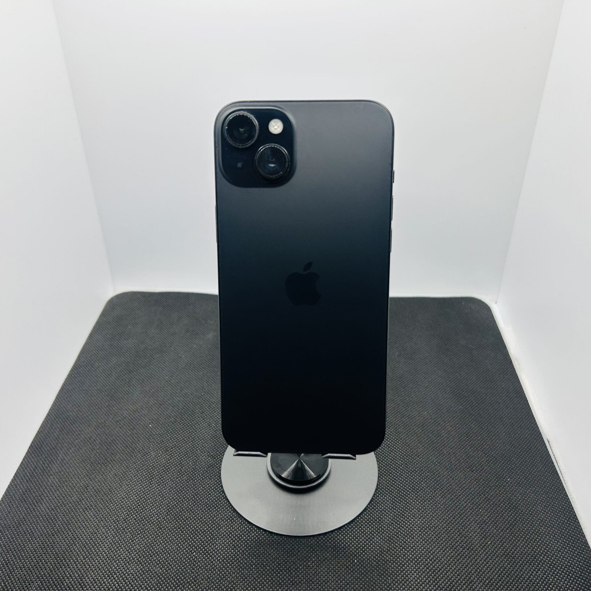 Apple iPhone 15 128GB Black – (Grade B) - Image 6