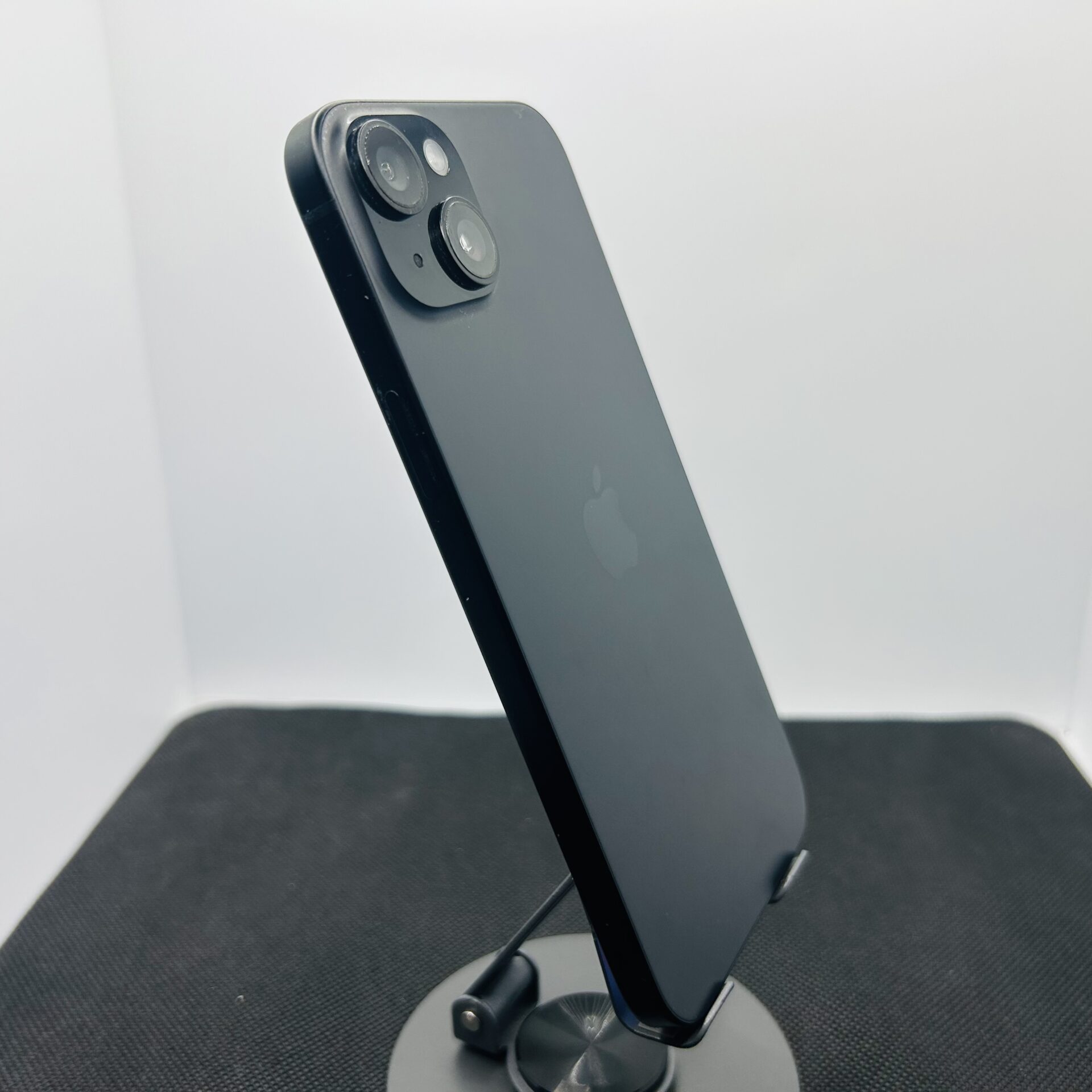 Apple iPhone 15 128GB Black – (Grade B) - Image 7