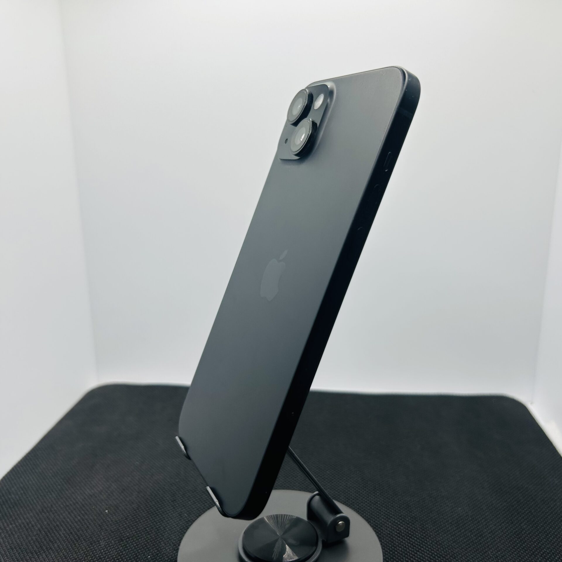 Apple iPhone 15 128GB Black – (Grade B) - Image 9