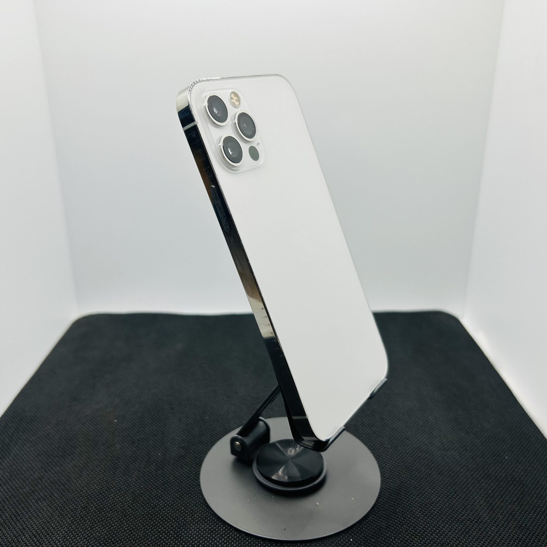 Apple iPhone 12 Pro 512GB Silver – (Grade B) - Image 7