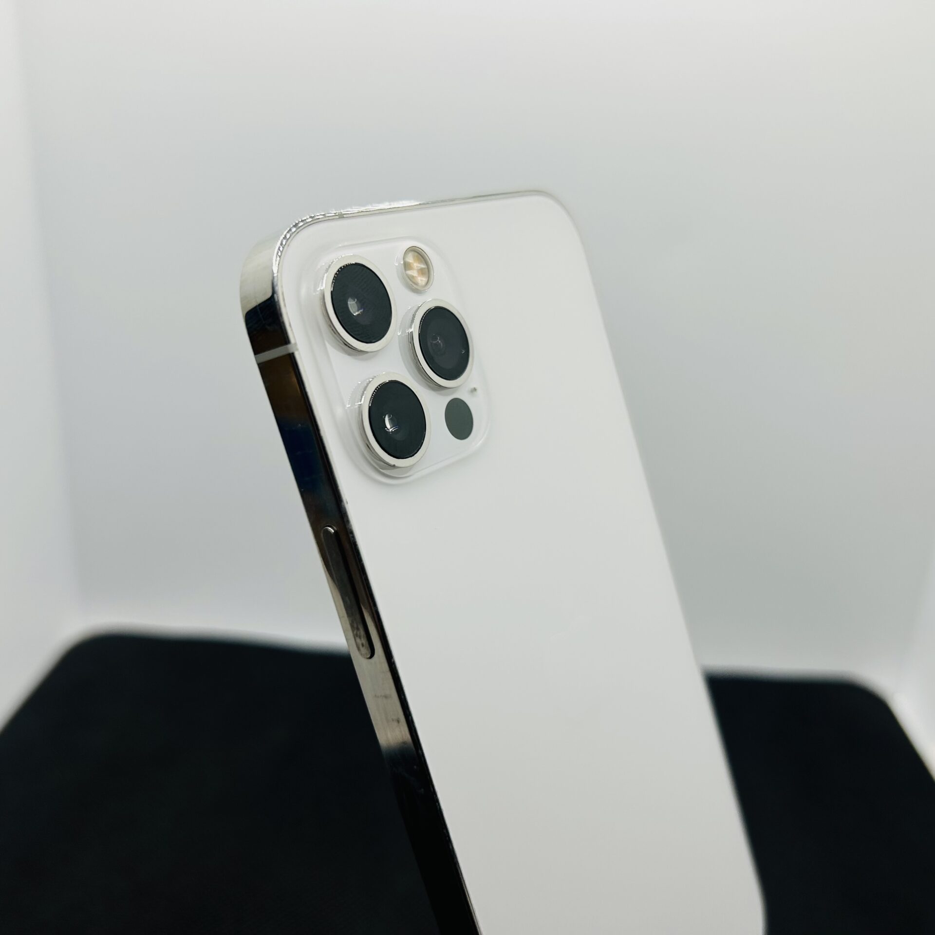 Apple iPhone 12 Pro 512GB Silver – (Grade B) - Image 9