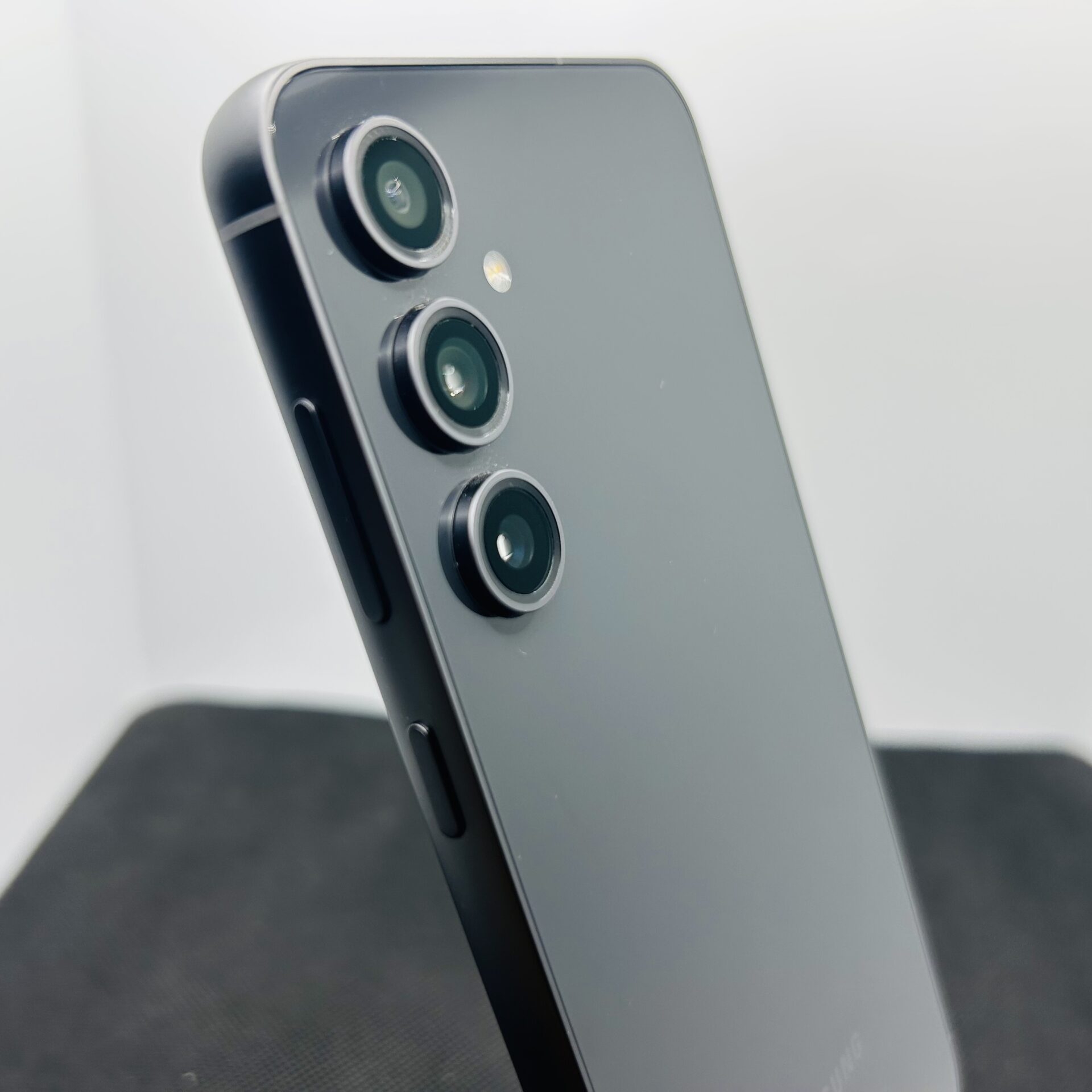 Samsung Galaxy S23 FE 256GB Graphite – (Grade B) - Image 10