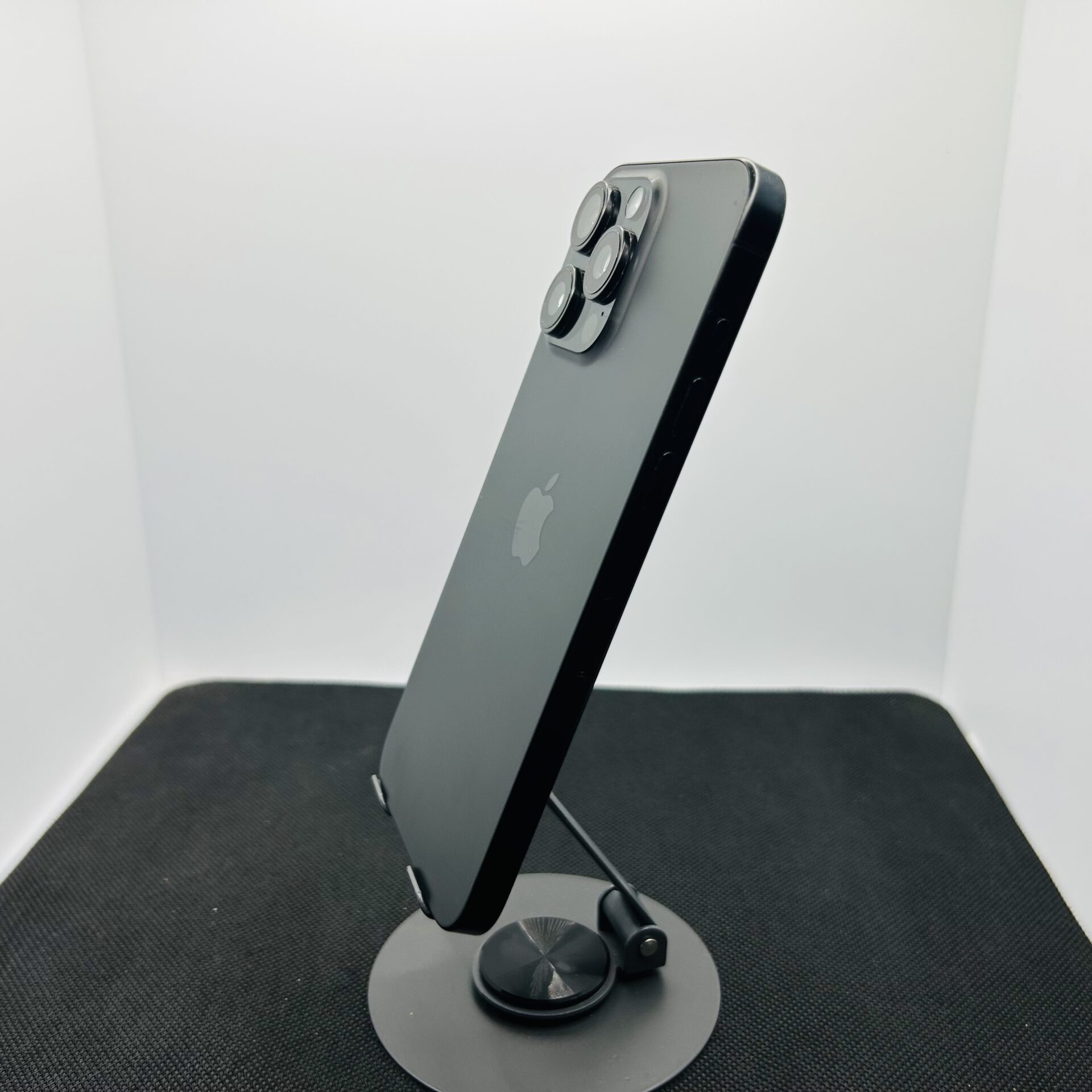 Apple iPhone 15 Pro Max 512GB Black Titanium – (Grade B) - Image 5