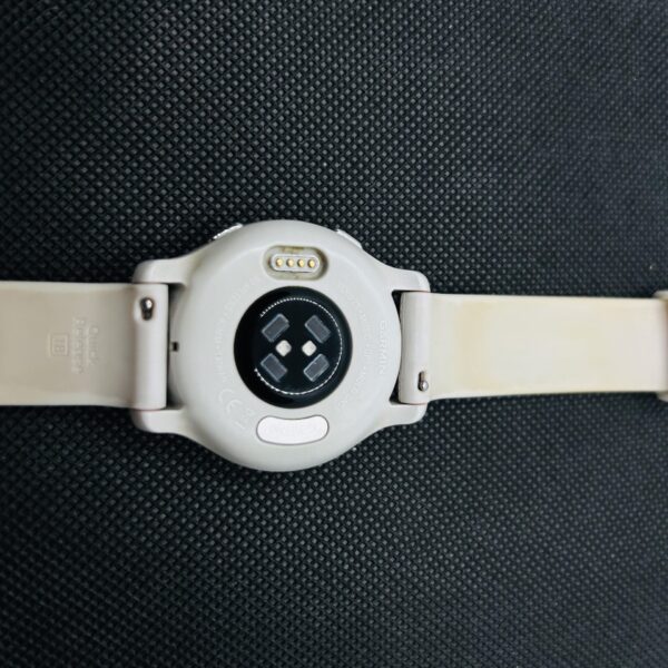 Garmin Venu 2s Gold (Condition: Good) – With White Straps - Image 5