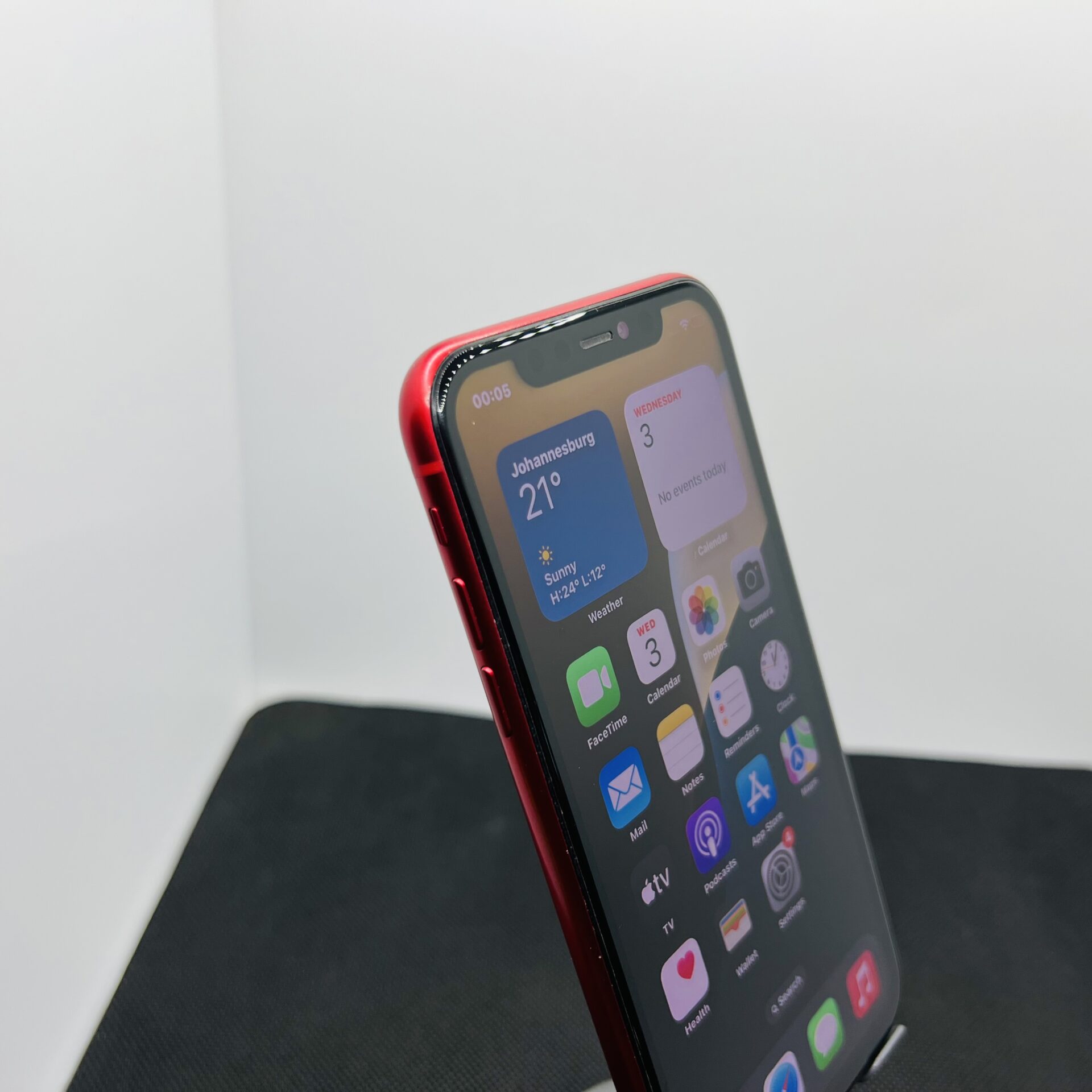 Apple iPhone 11 256GB Product Red (Grade B) - No Face ID And Minor Bright Spots - Image 4