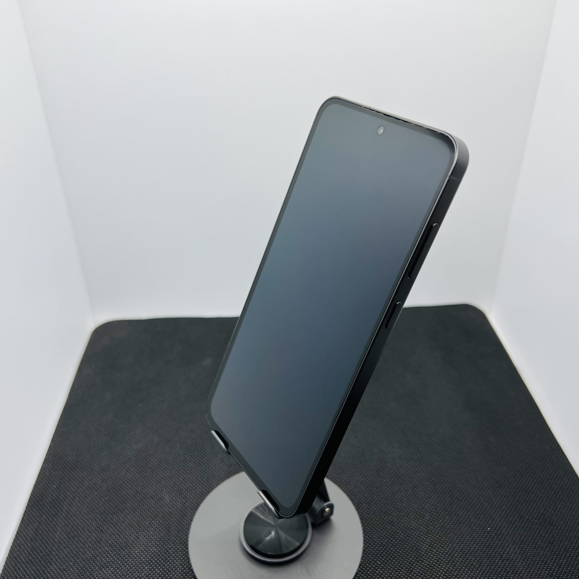 Samsung Galaxy S24 FE 256GB Graphite – (Grade B) - Image 5