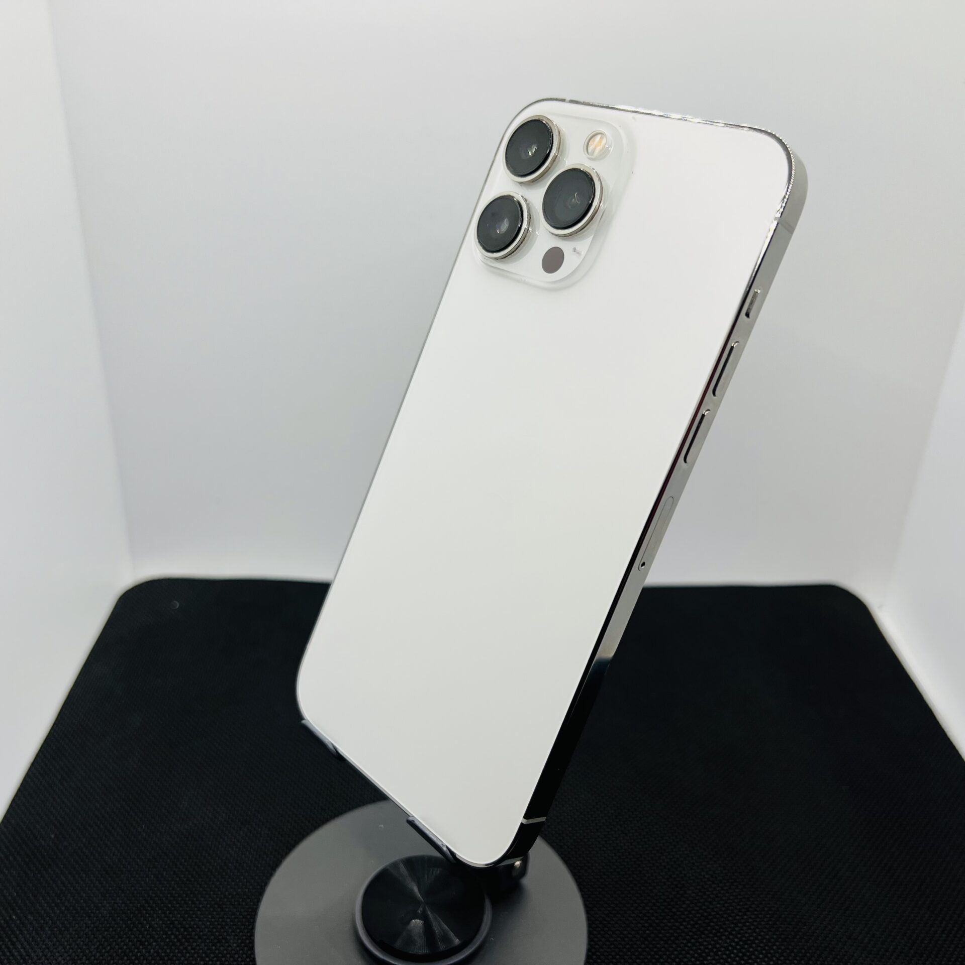 Apple iPhone 13 Pro Max 256GB Silver – (Grade B) - Image 8