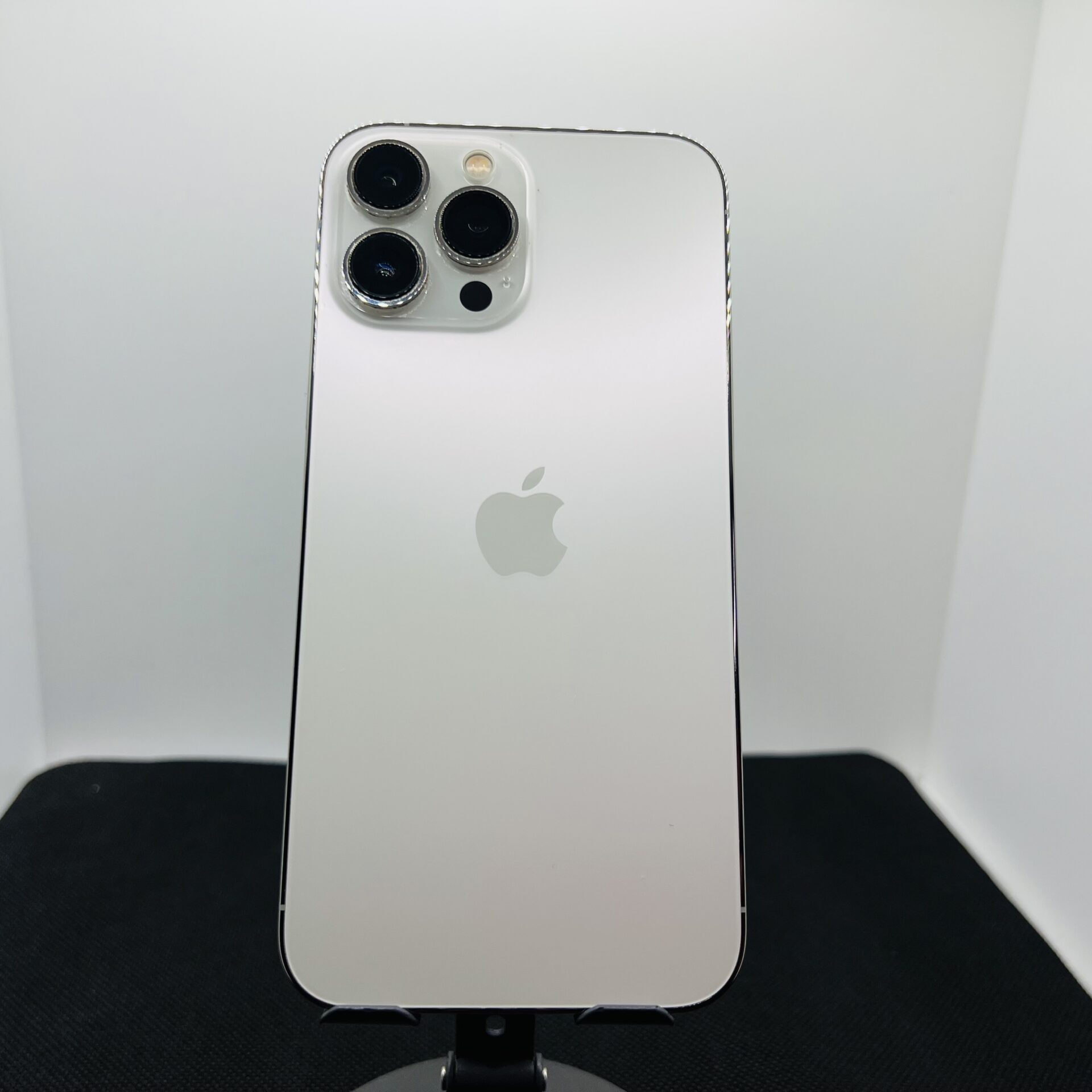 Apple iPhone 13 Pro Max 256GB Silver – (Grade B) - Image 9