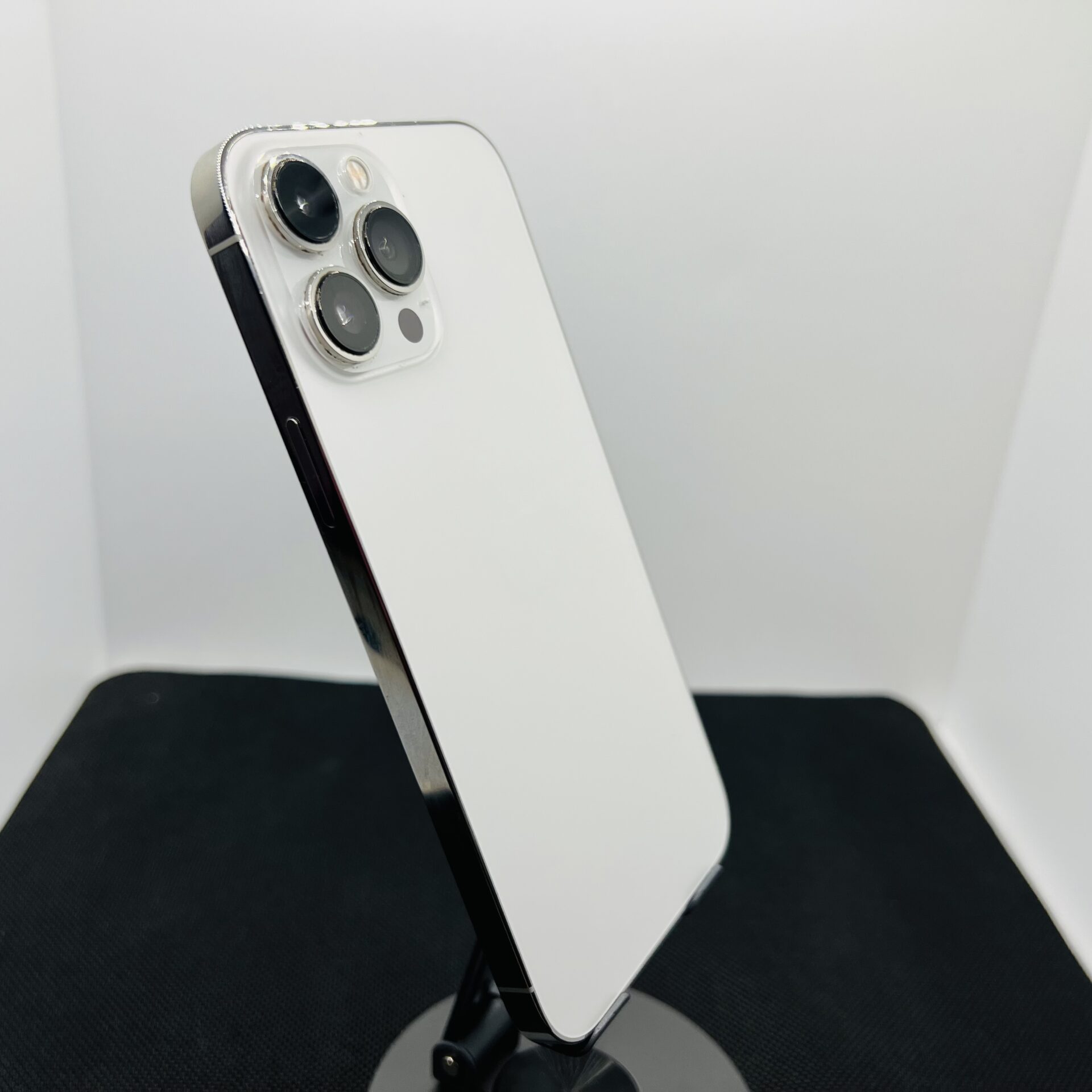 Apple iPhone 13 Pro Max 256GB Silver – (Grade B) - Image 10