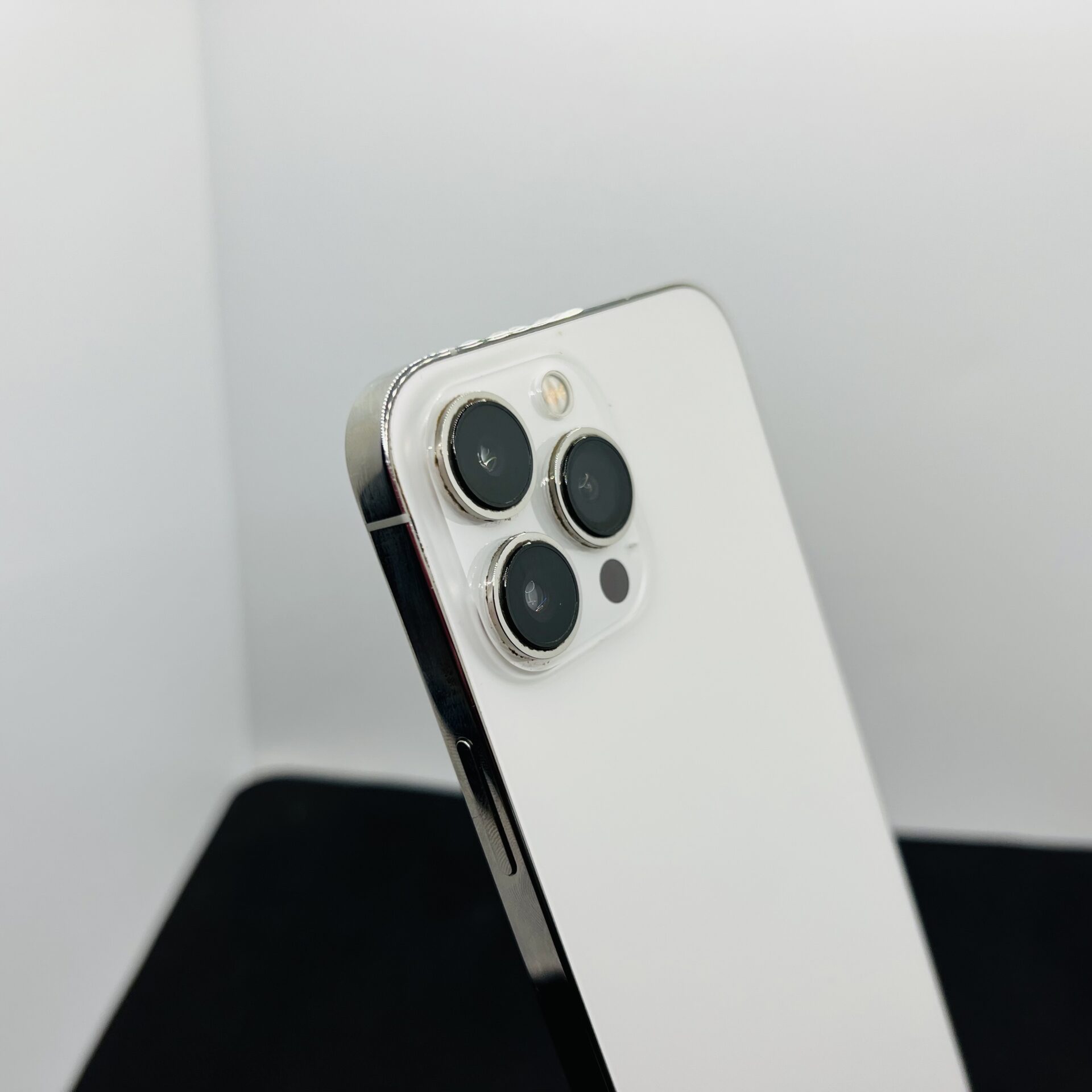 Apple iPhone 13 Pro Max 256GB Silver – (Grade B) - Image 11