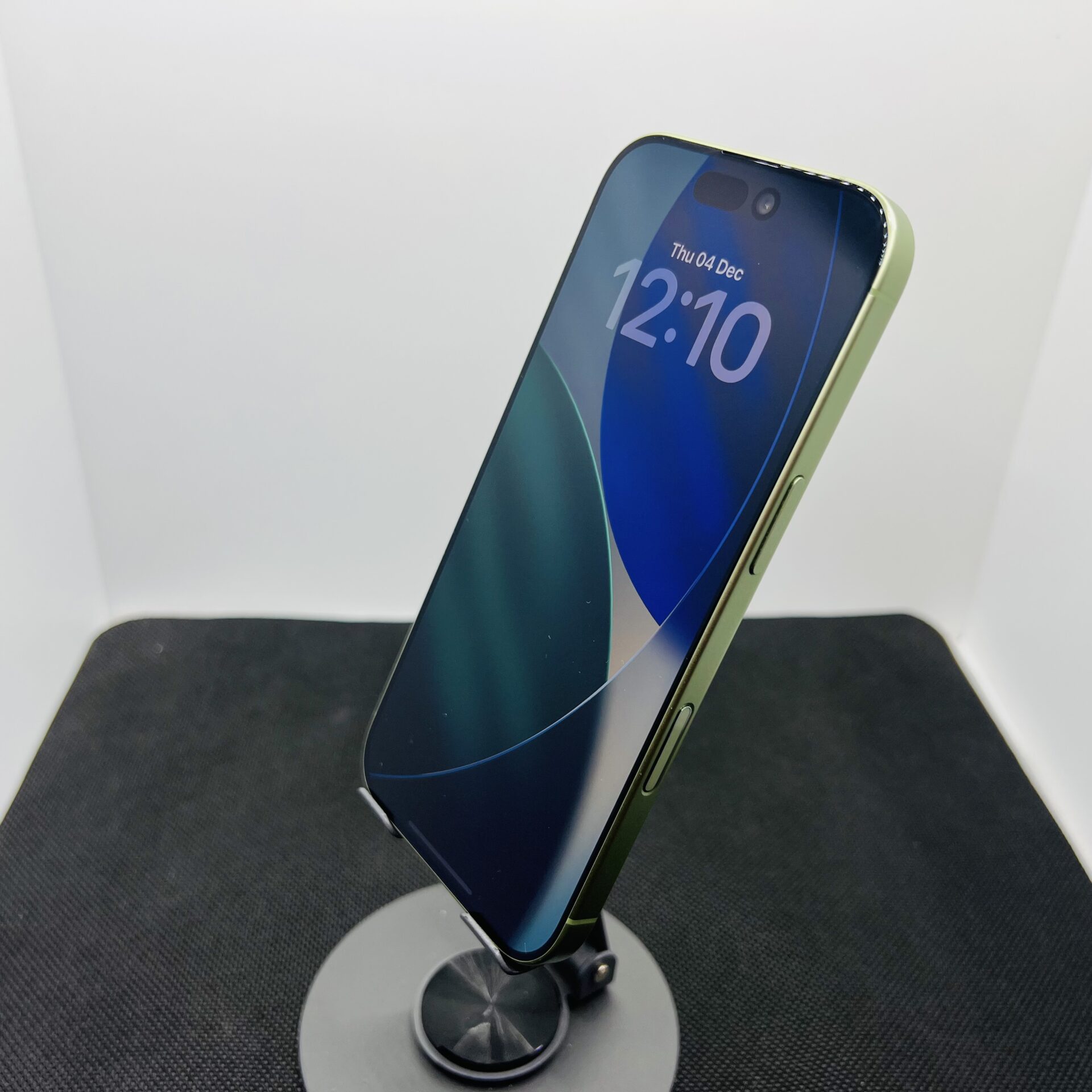 Apple iPhone 17 256GB Sage – (Grade B) - Image 7