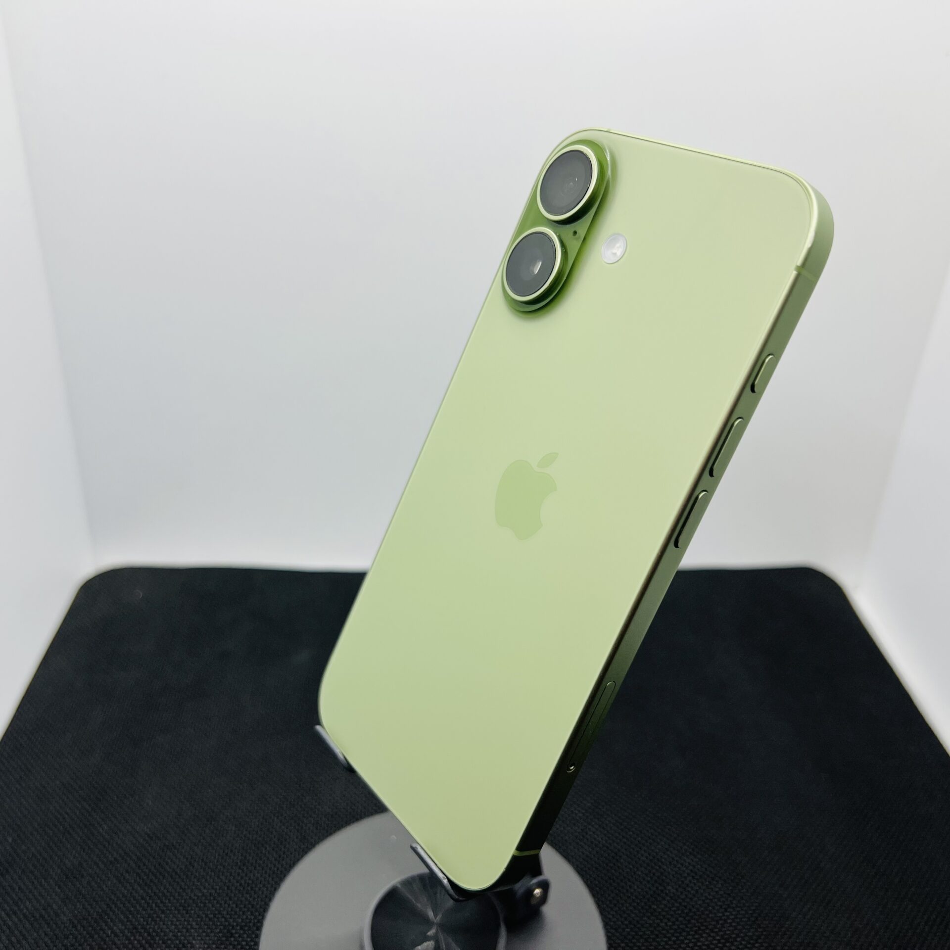 Apple iPhone 17 256GB Sage – (Grade B) - Image 8