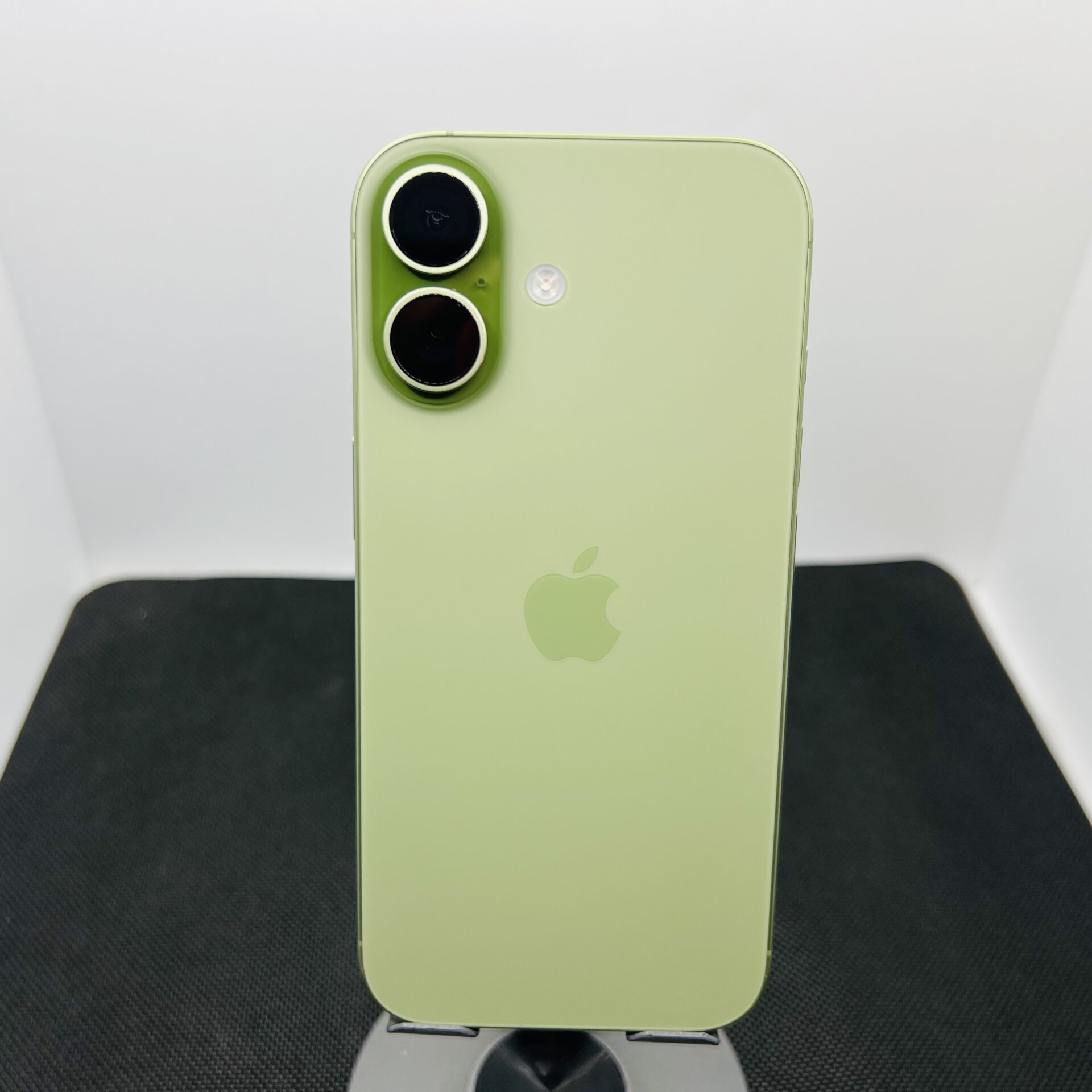 Apple iPhone 17 256GB Sage – (Grade B) - Image 9