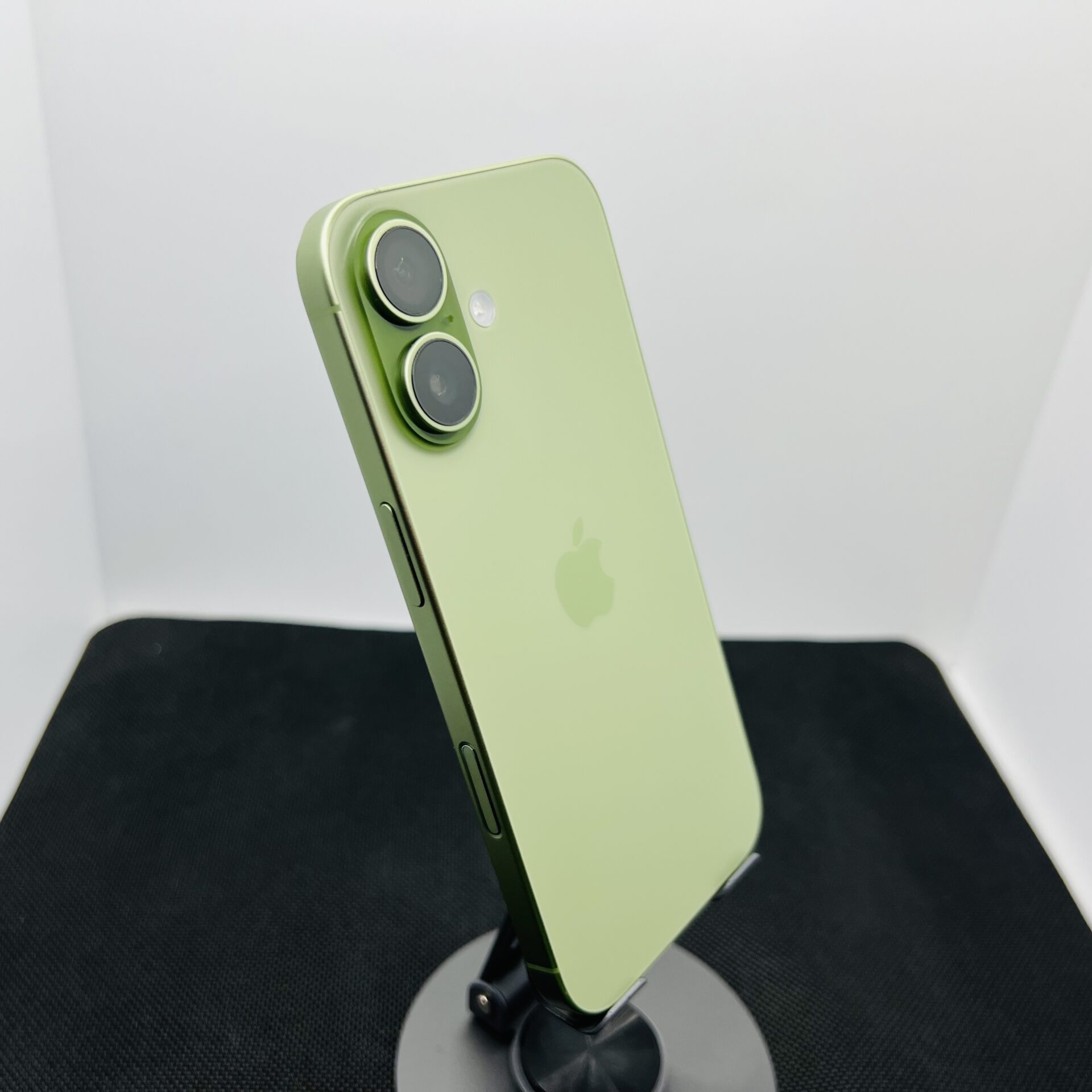 Apple iPhone 17 256GB Sage – (Grade B) - Image 10