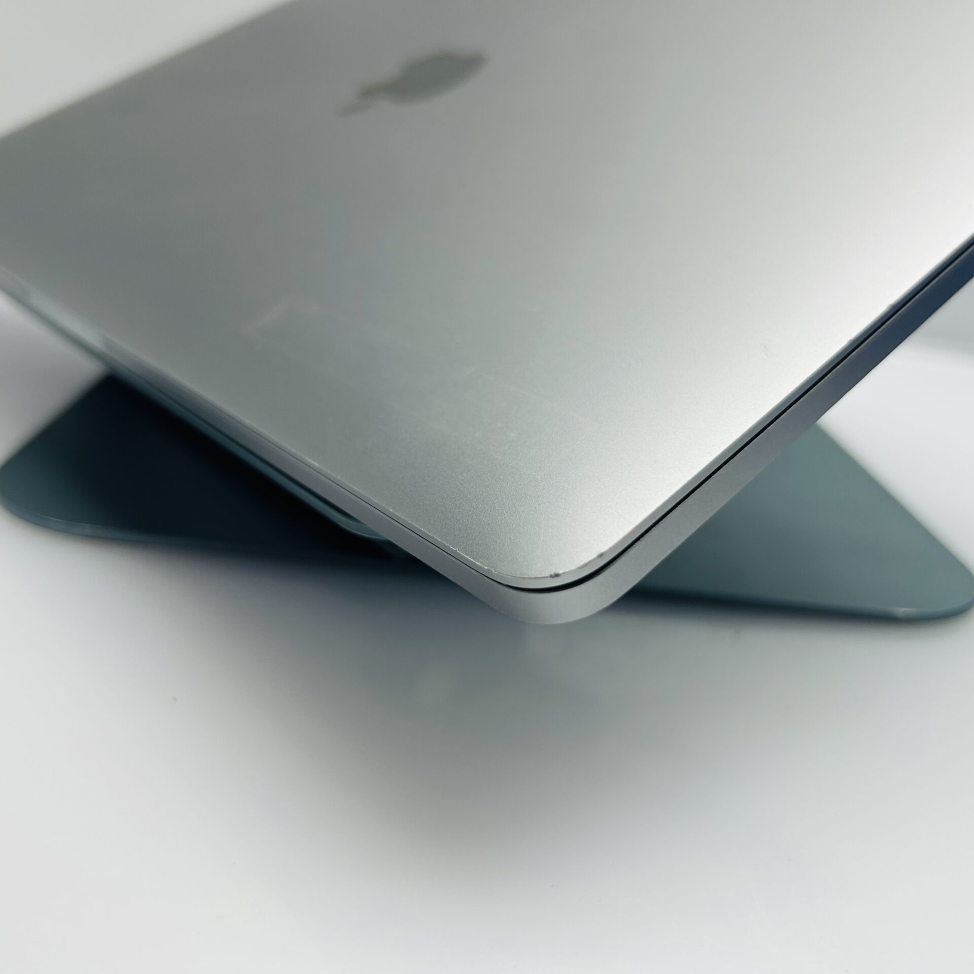 Macbook Pro 13-inch “Core i5" 2.0GHz (Late 2016) 8GB RAM 256GB SSD Space Gray (Grade B) - Image 6