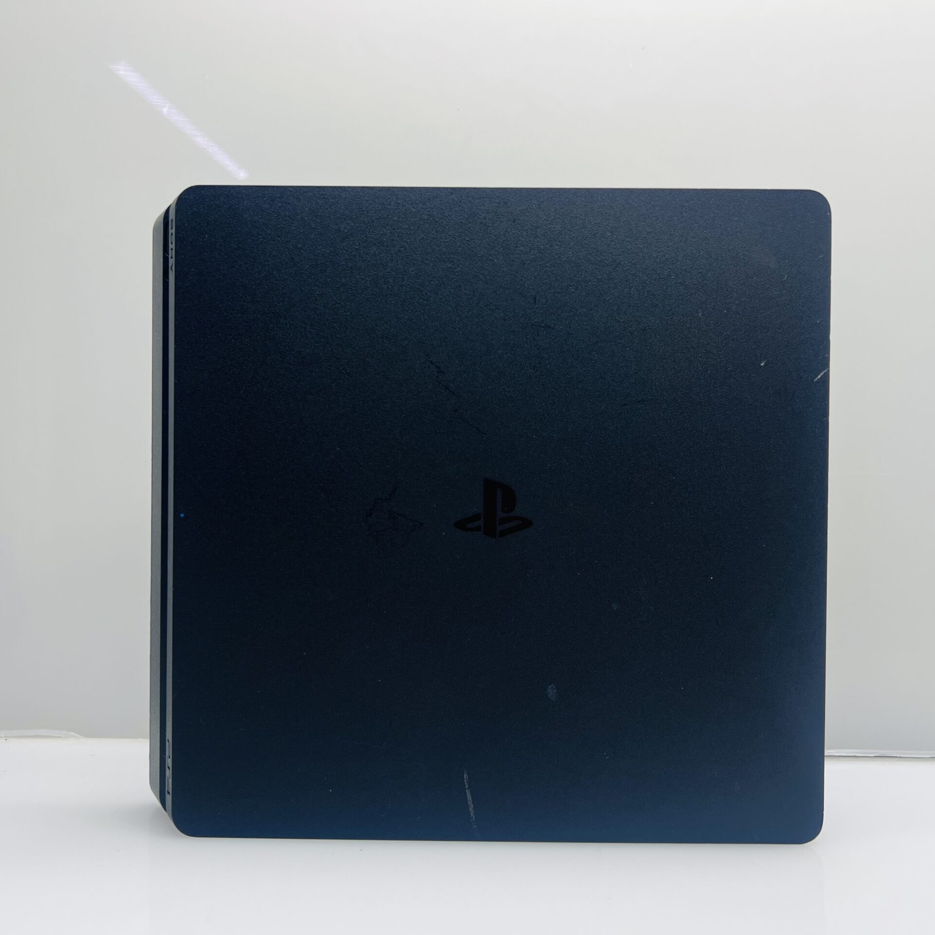 PlayStation 4 Slim Black 1TB + 1 Controller + HDMI Cable + Power Cable (Grade B) - Image 2