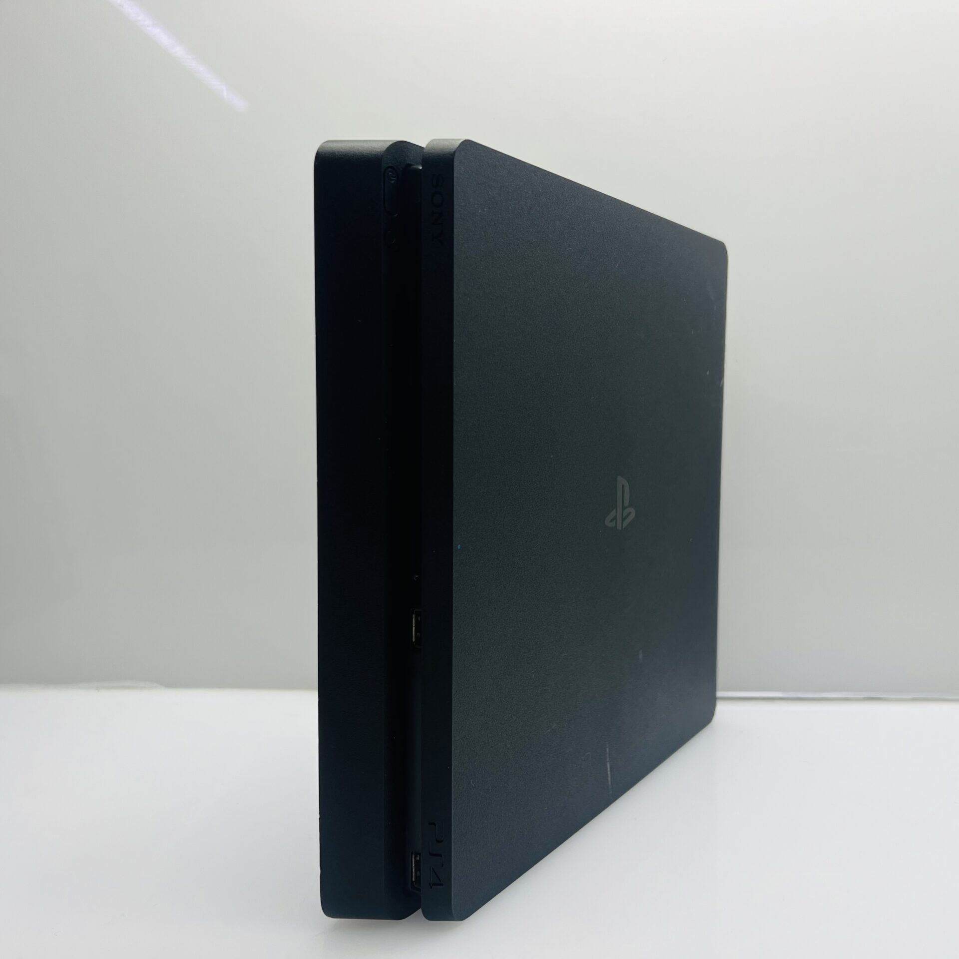 PlayStation 4 Slim Black 1TB + 1 Controller + HDMI Cable + Power Cable (Grade B) - Image 3