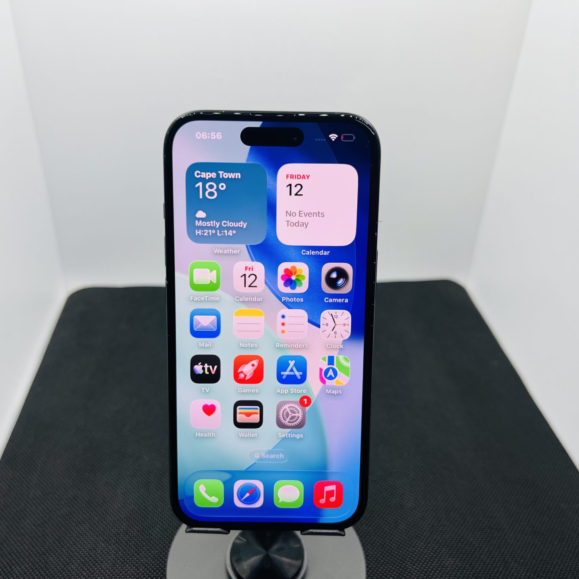 Apple iPhone 15 128GB Black – (Grade B) - Image 3