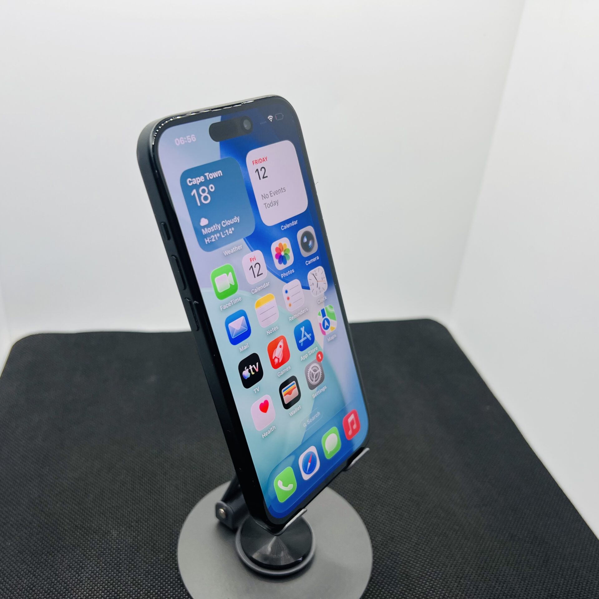 Apple iPhone 15 128GB Black – (Grade B) - Image 2