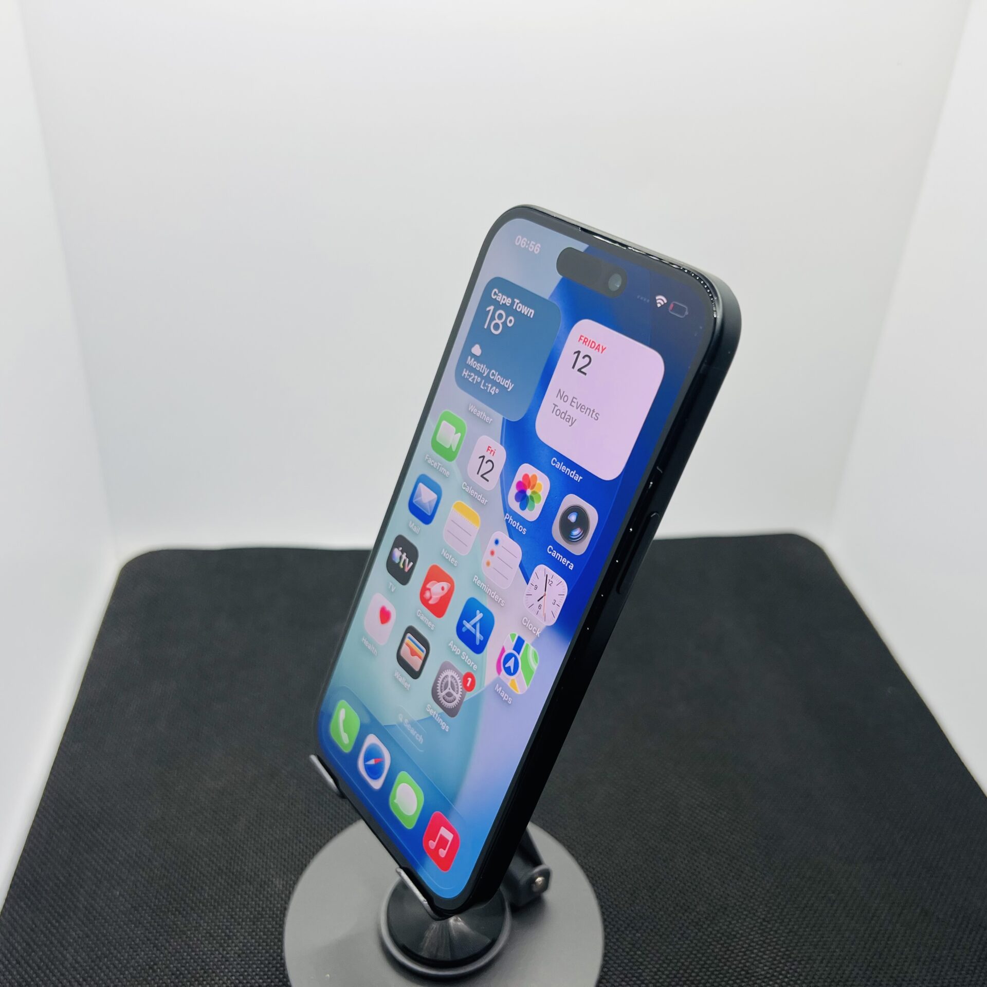 Apple iPhone 15 128GB Black – (Grade B) - Image 5