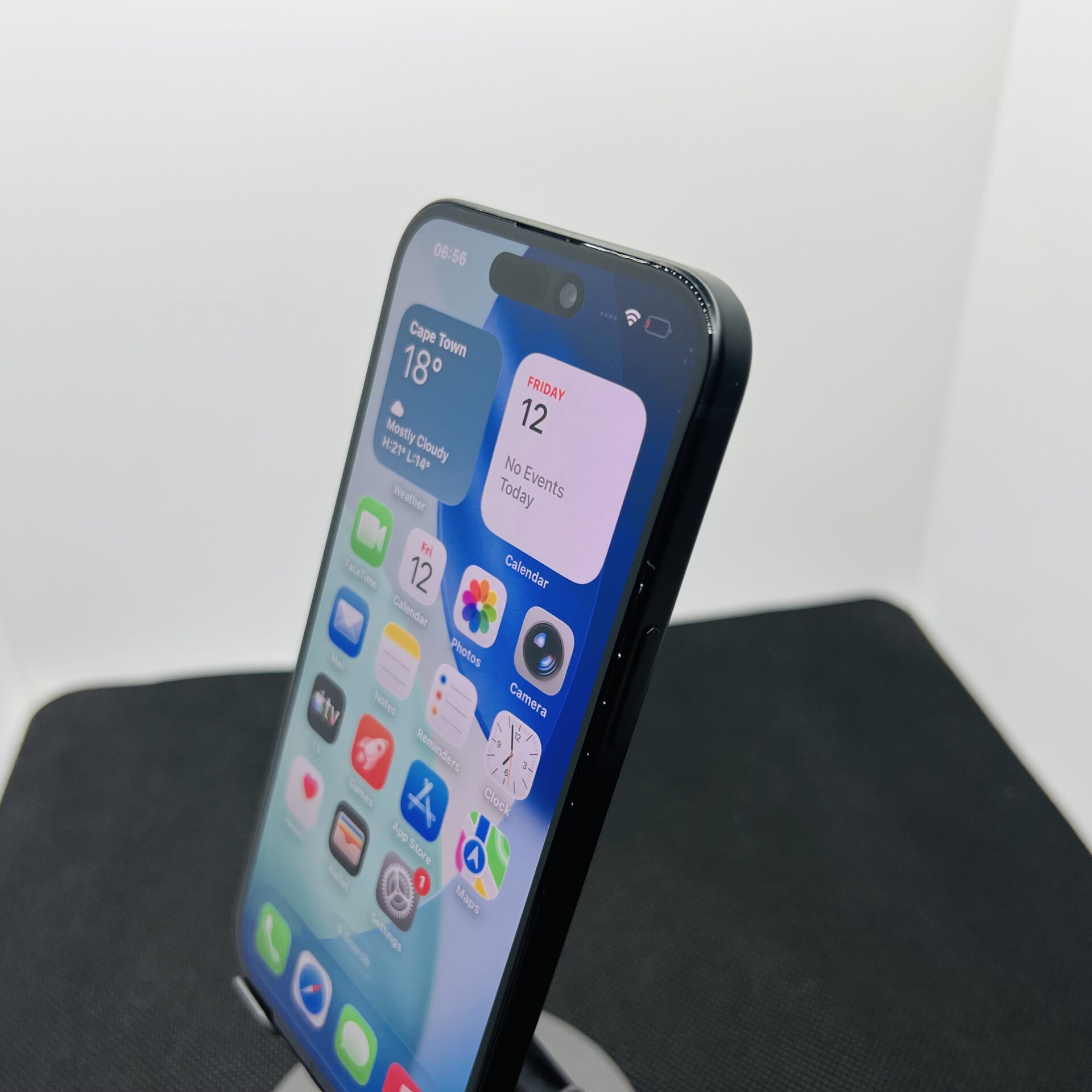 Apple iPhone 15 128GB Black – (Grade B) - Image 6