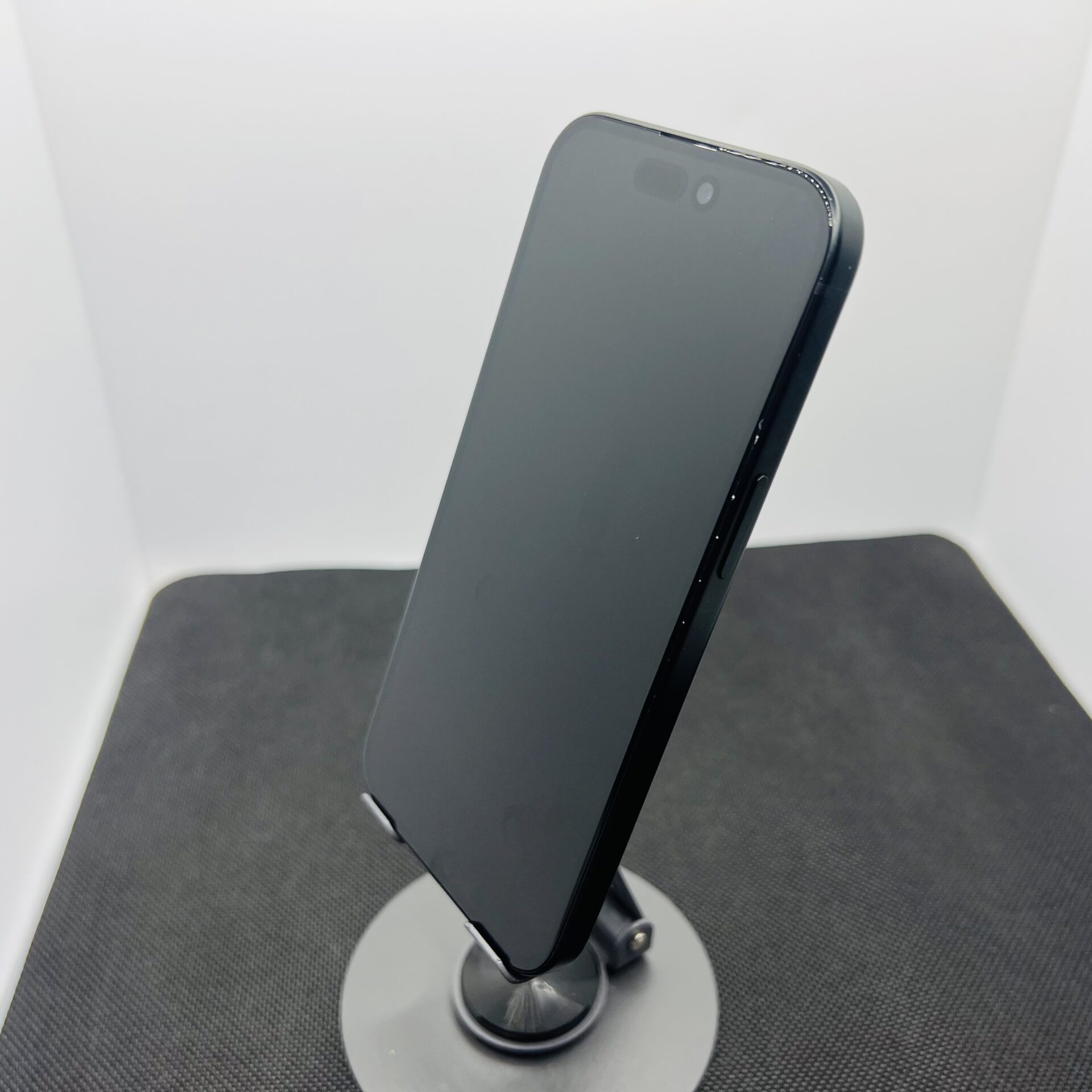 Apple iPhone 15 128GB Black – (Grade B) - Image 7