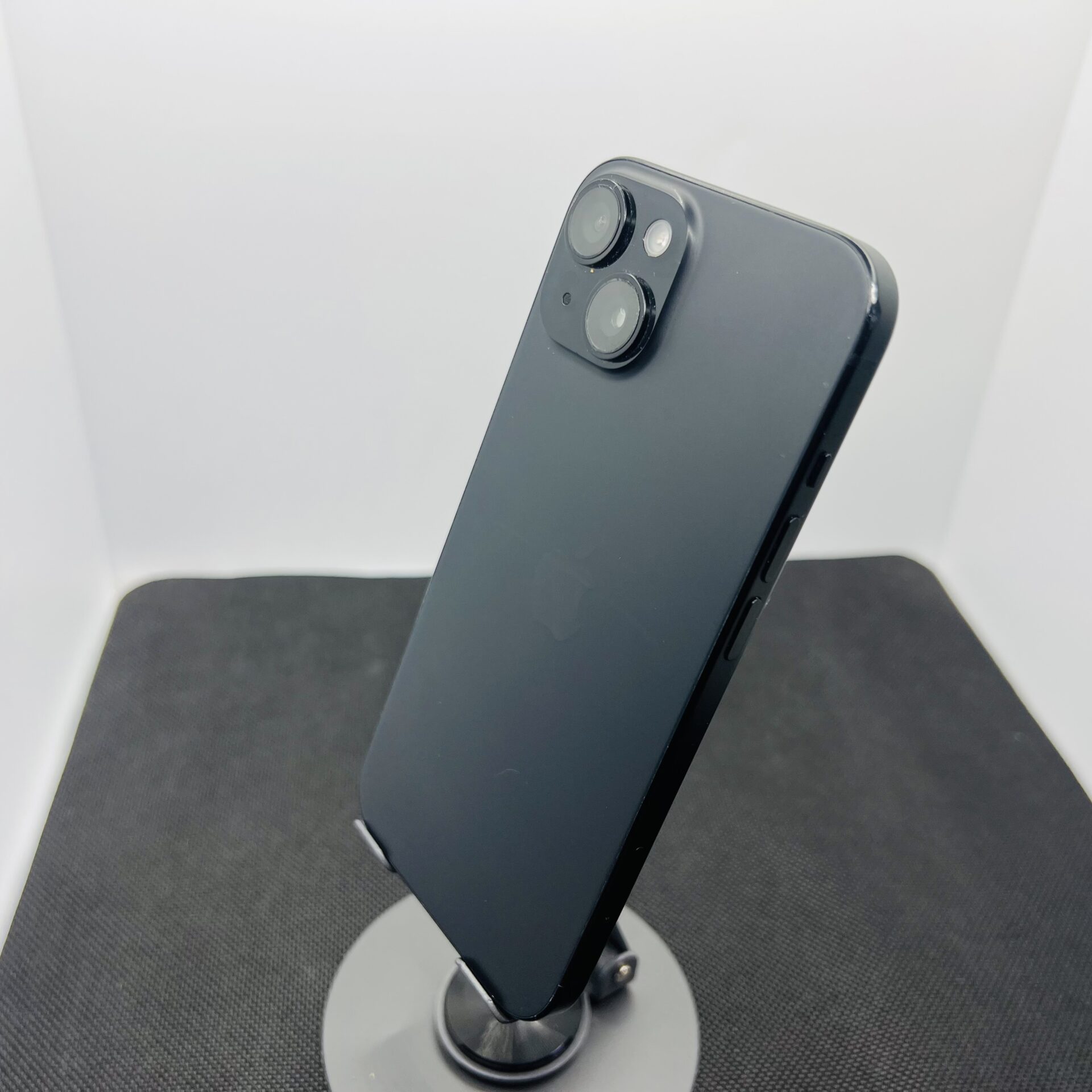 Apple iPhone 15 128GB Black – (Grade B) - Image 8