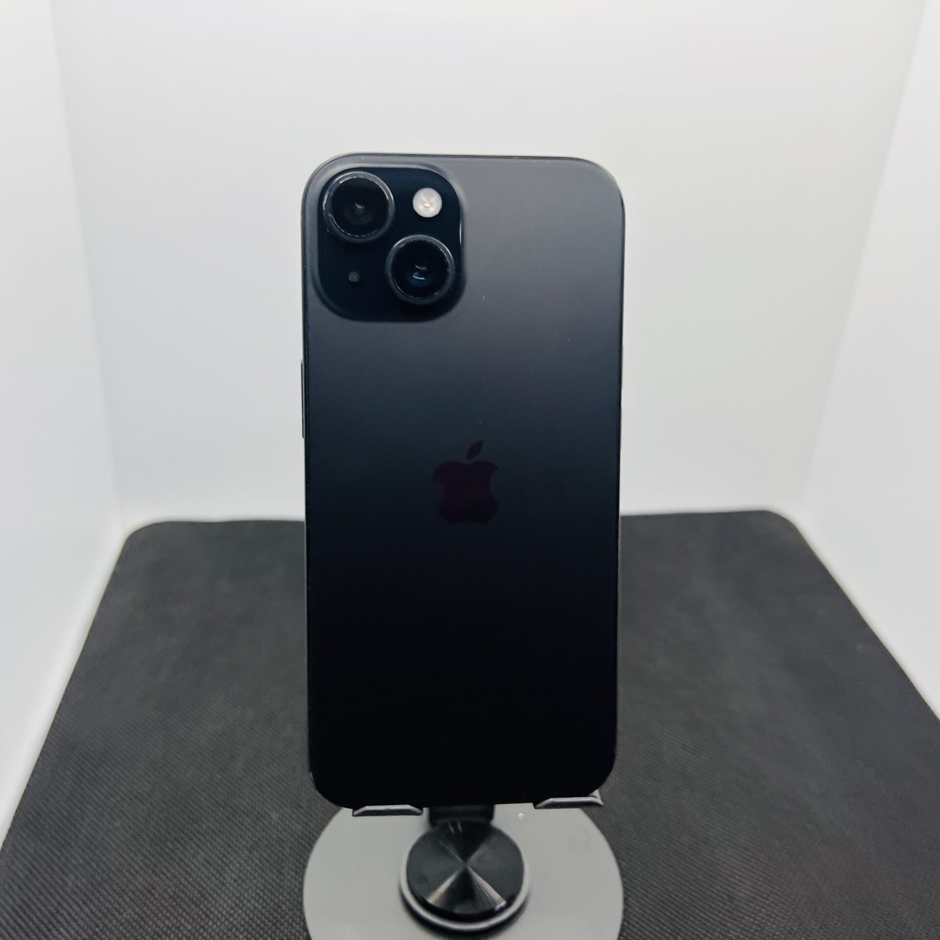 Apple iPhone 15 128GB Black – (Grade B) - Image 9