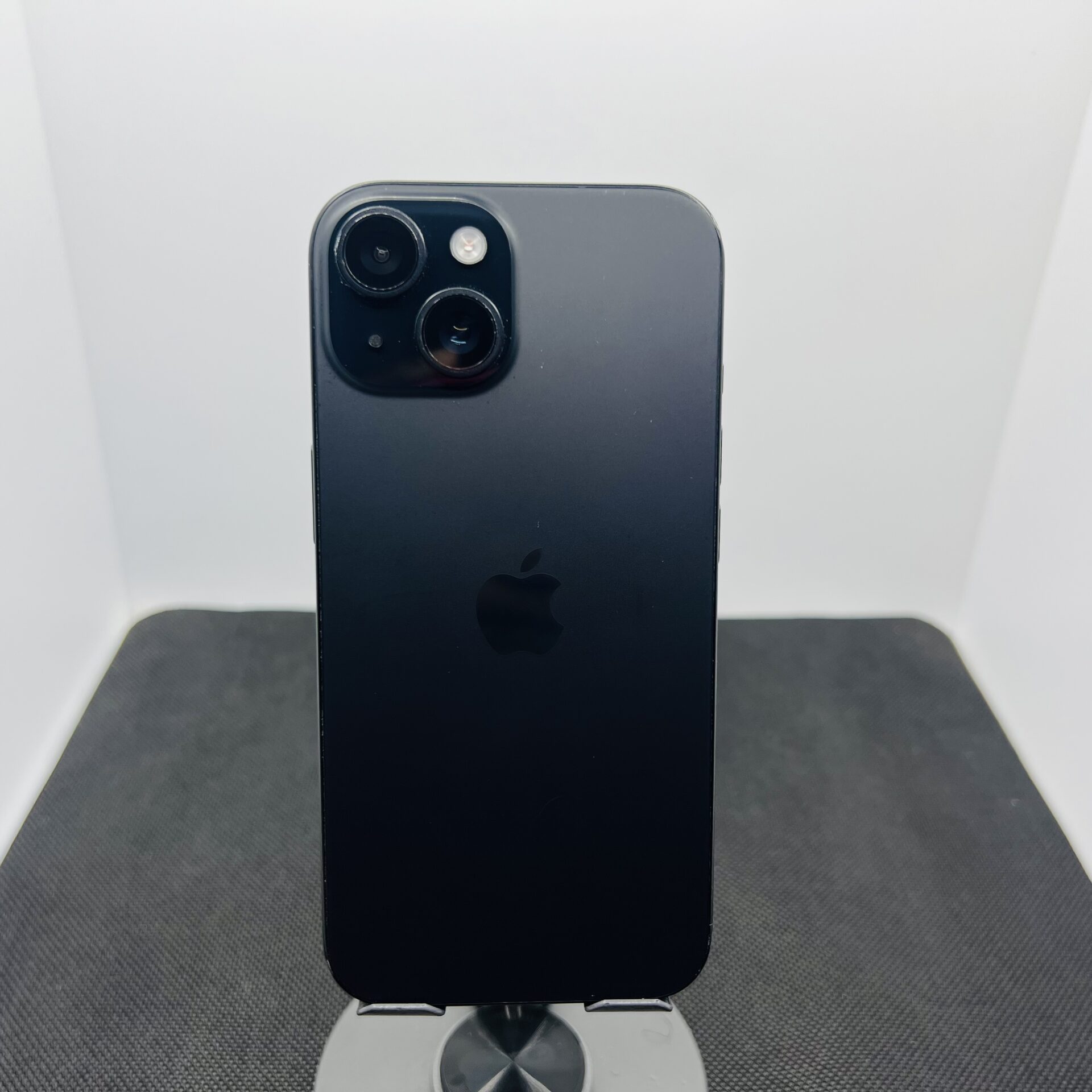 Apple iPhone 15 128GB Black – (Grade B) - Image 10