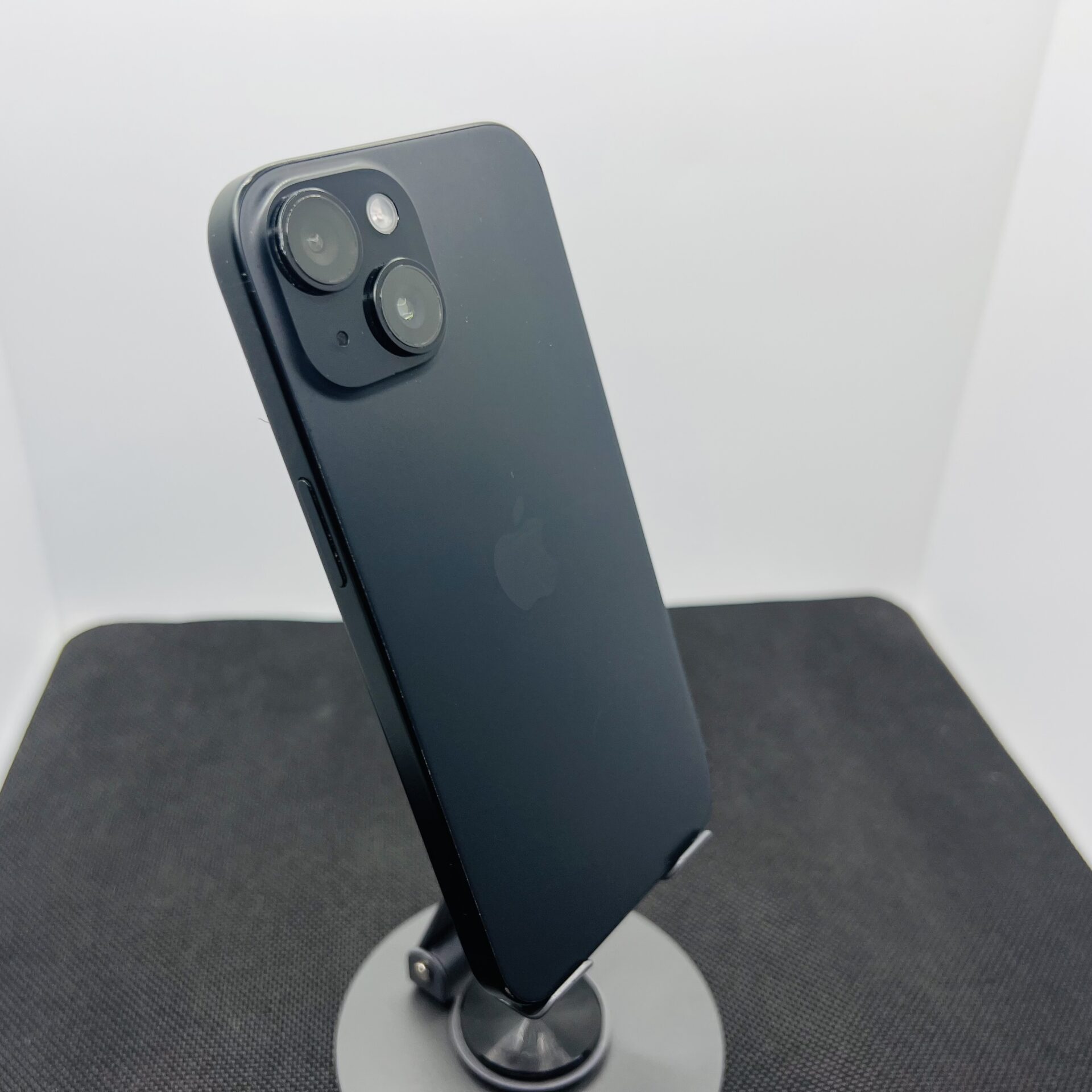 Apple iPhone 15 128GB Black – (Grade B) - Image 11