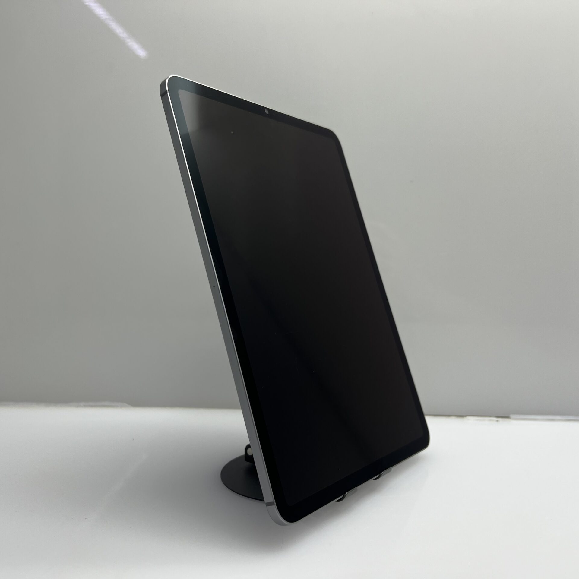 Apple iPad Pro 11-inch 128GB Grey (Grade B) - Image 4