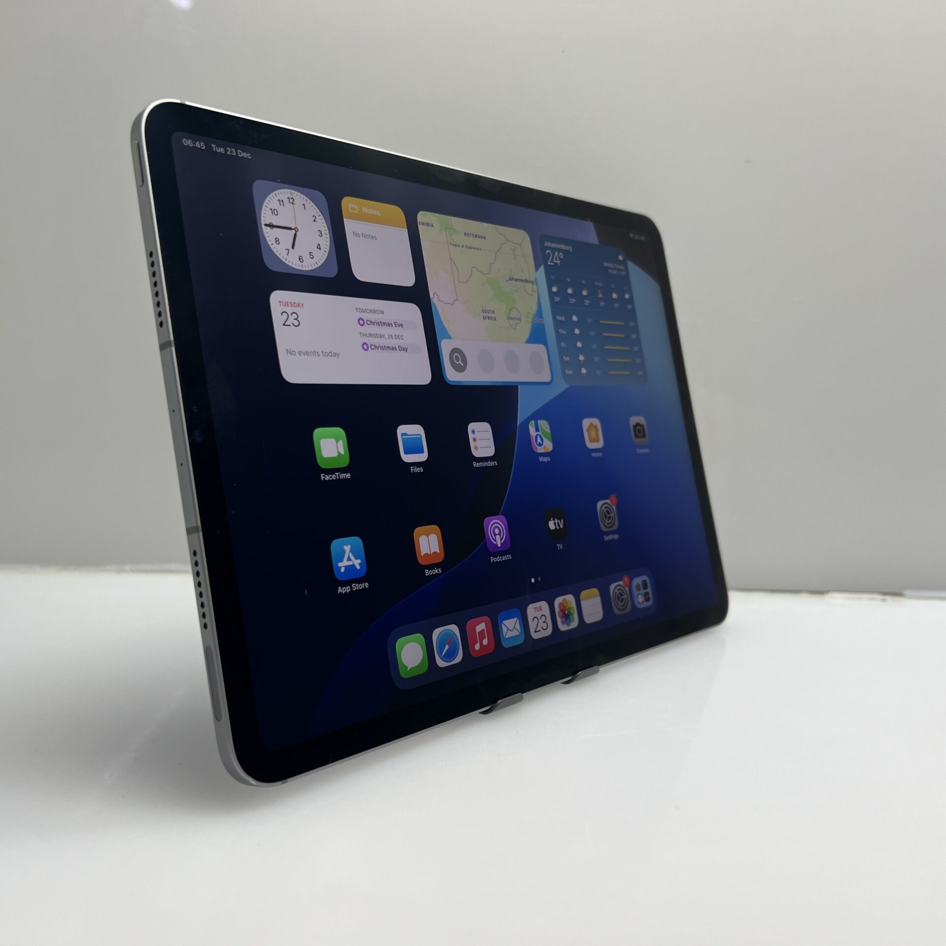 Apple iPad Pro 11-inch 128GB Grey (Grade B) - Image 2