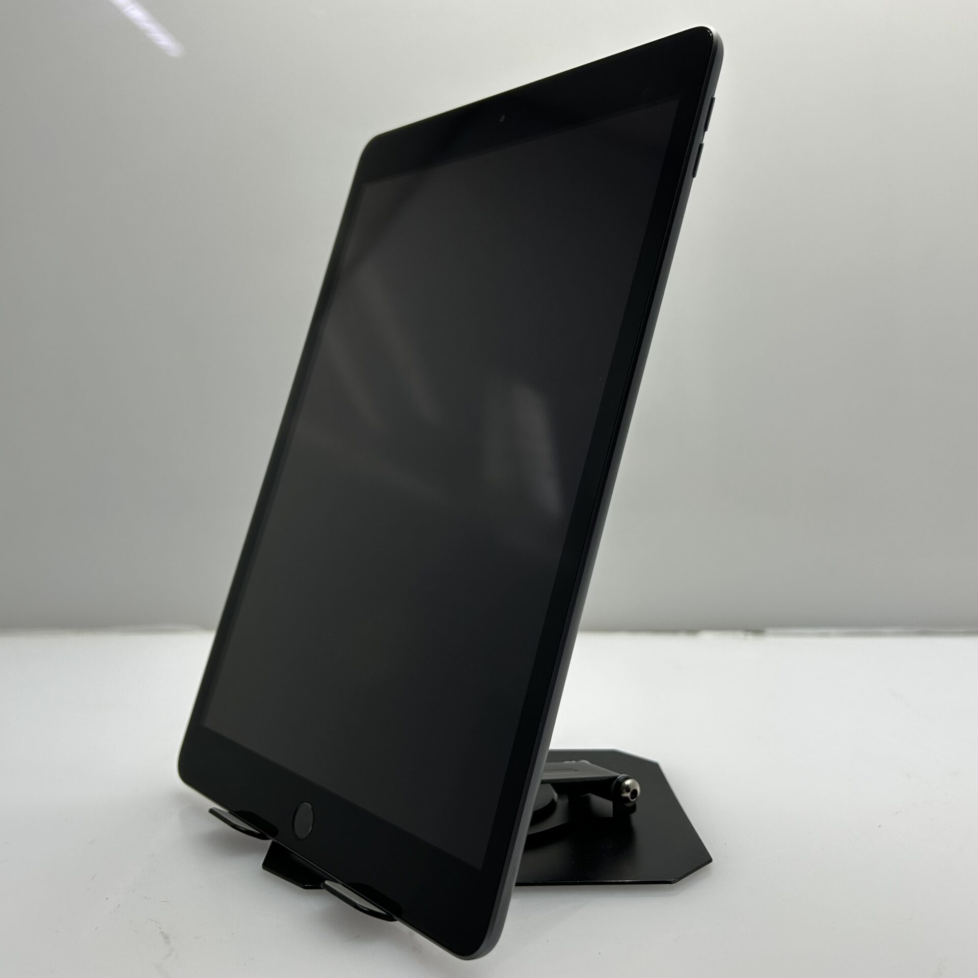 Apple iPad 10.2″ 8th Gen 32GB (Wifi Only) Space Grey – (Grade B) - Image 6