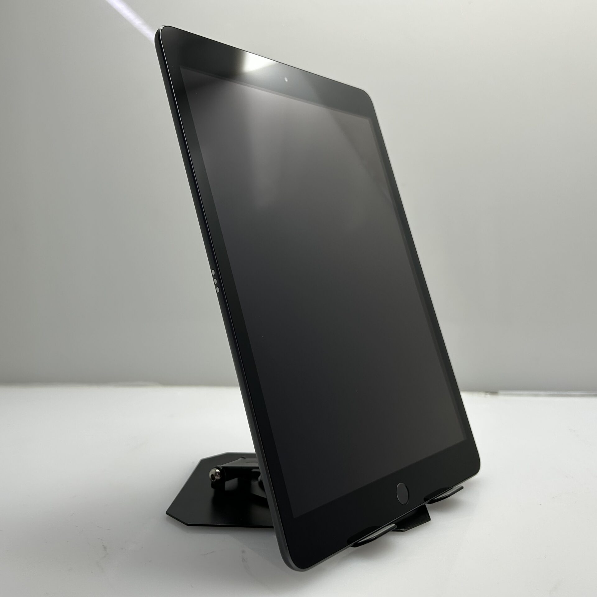 Apple iPad 10.2″ 8th Gen 32GB (Wifi Only) Space Grey – (Grade B) - Image 5