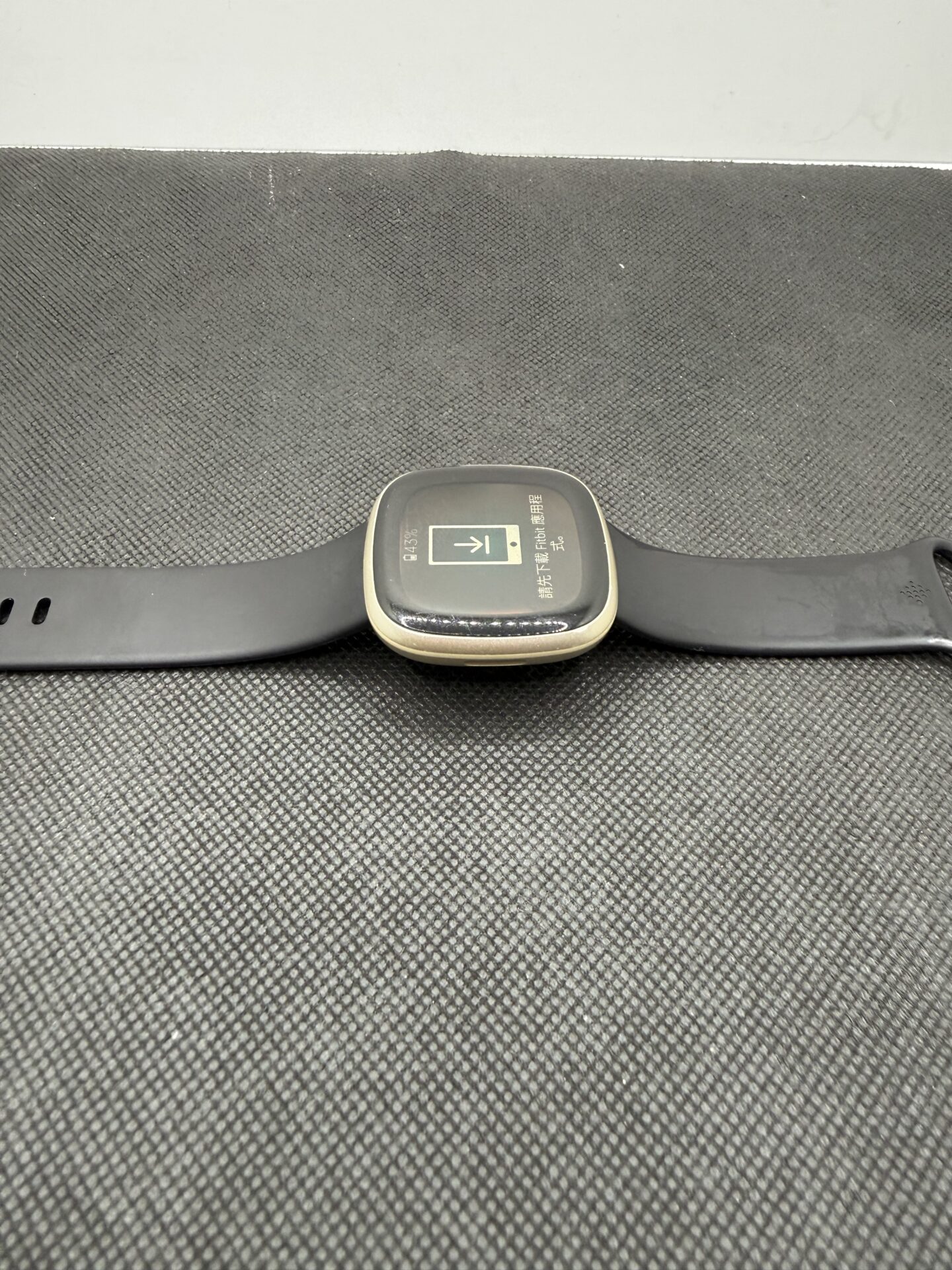 fitbit versa 3 Soft Gold Midnight Blue - (Grade B) No Charger - Image 4