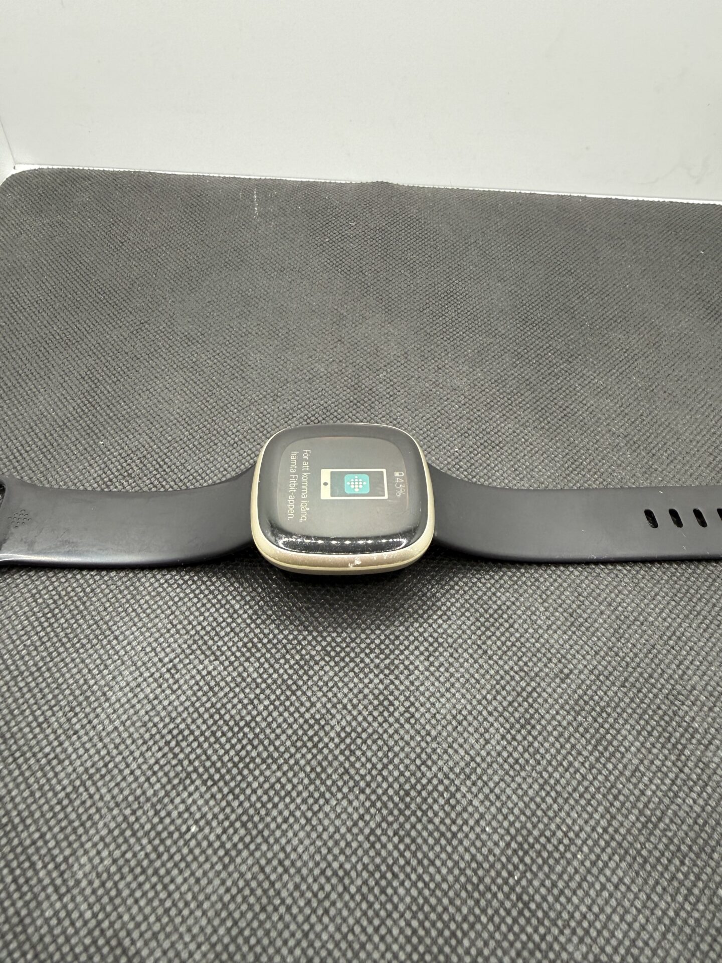 fitbit versa 3 Soft Gold Midnight Blue - (Grade B) No Charger - Image 5