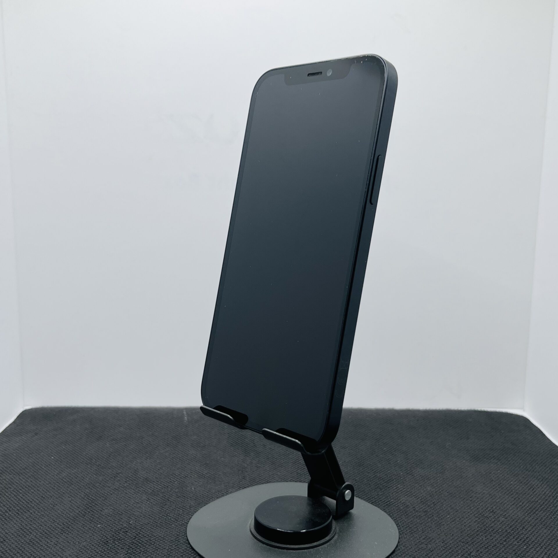 Apple iPhone 12 64GB Black - (Grade B) - Image 3